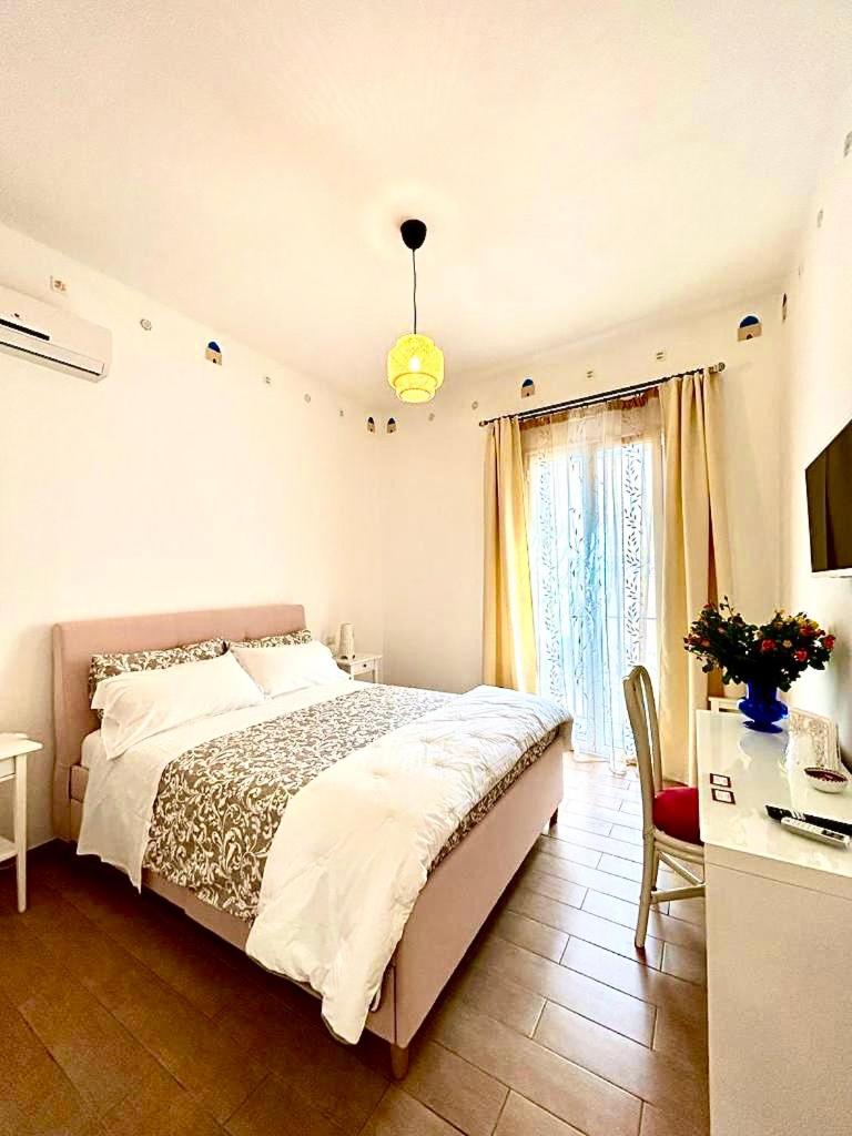 Deluxe Room - Photo 5