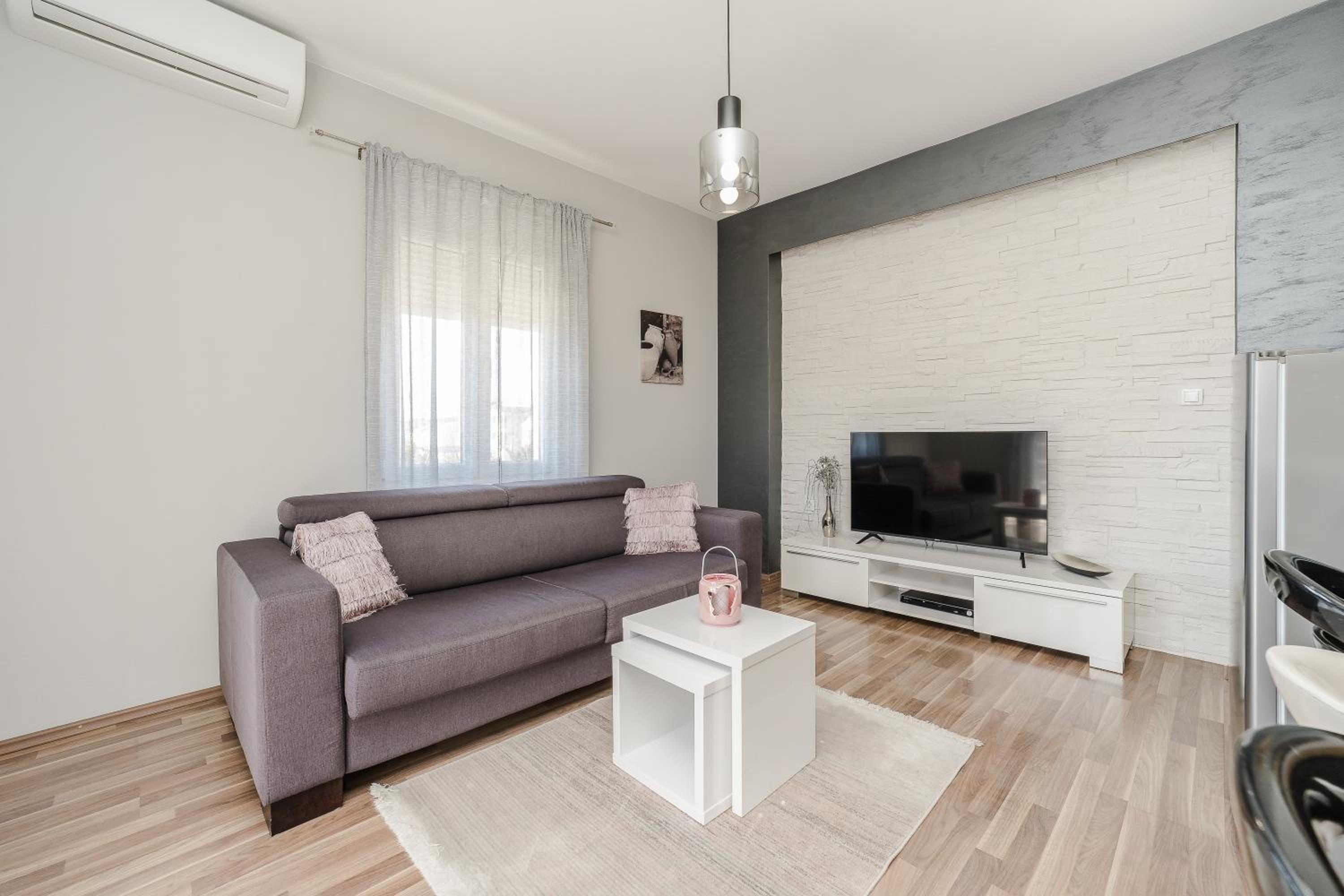 Deluxe One-Bedroom Apartment with Balcony  - Photo 1
