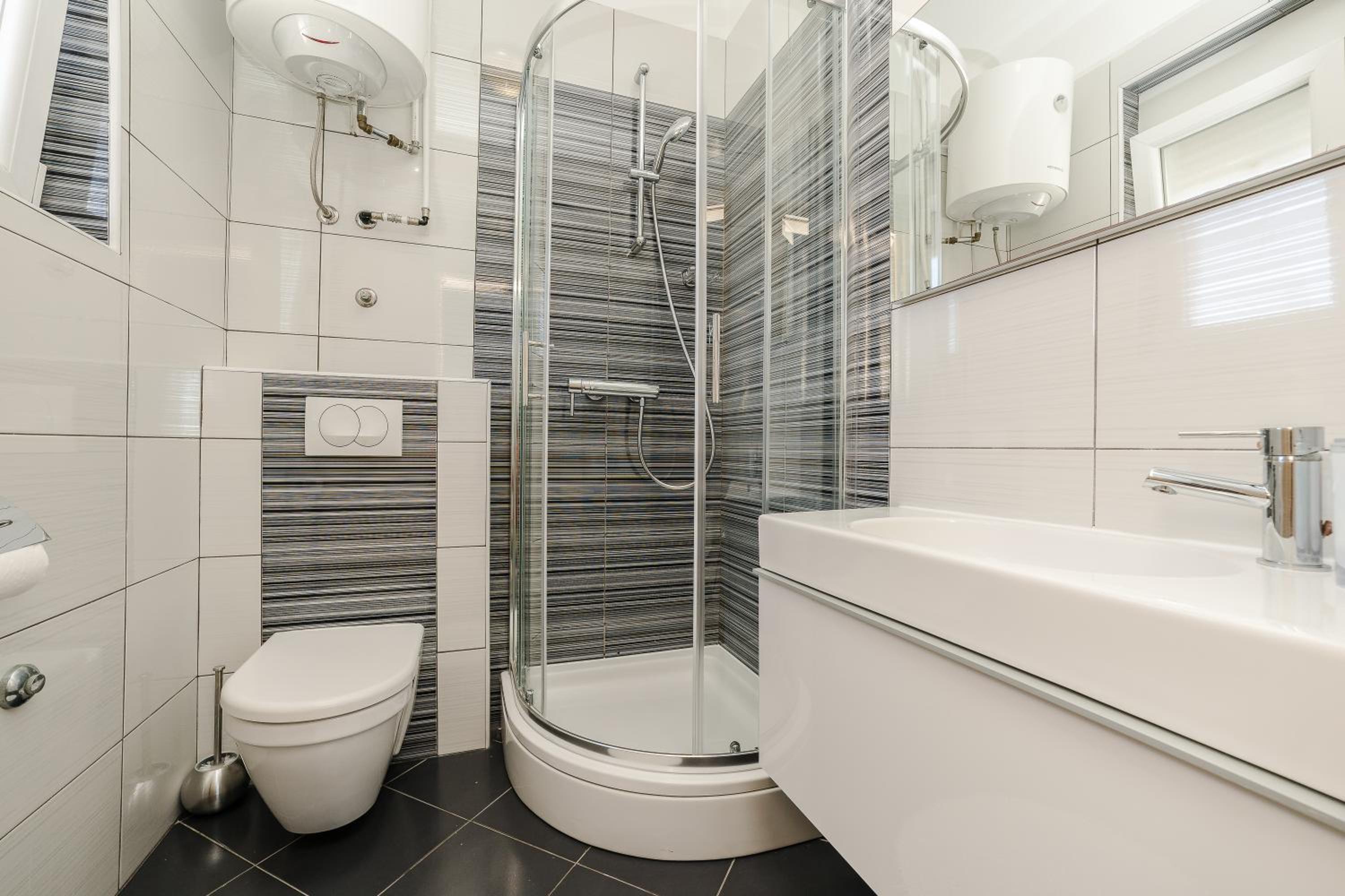 Deluxe One-Bedroom Apartment with Balcony  - Photo 25