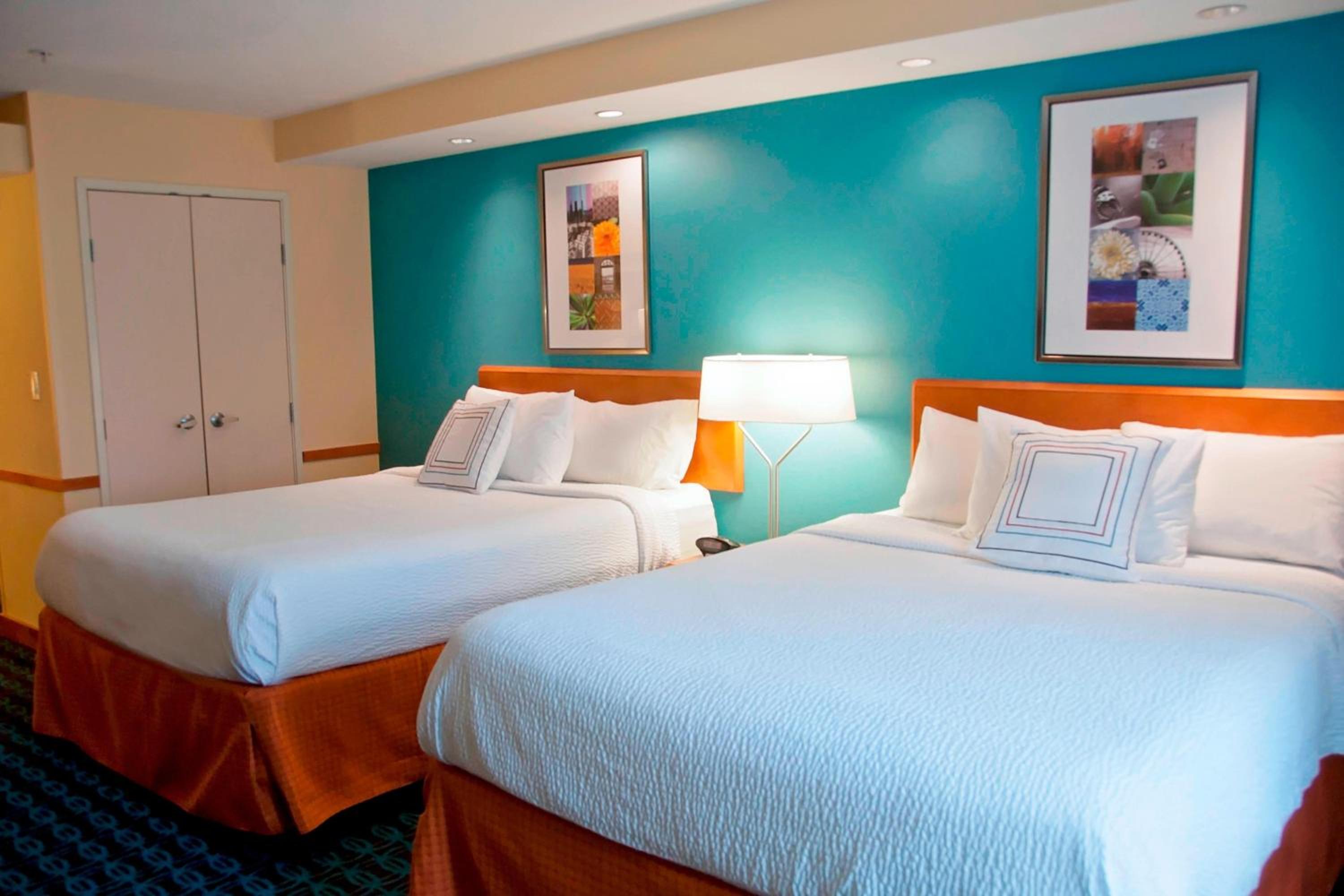 Queen Room with Two Queen Beds - Photo 1