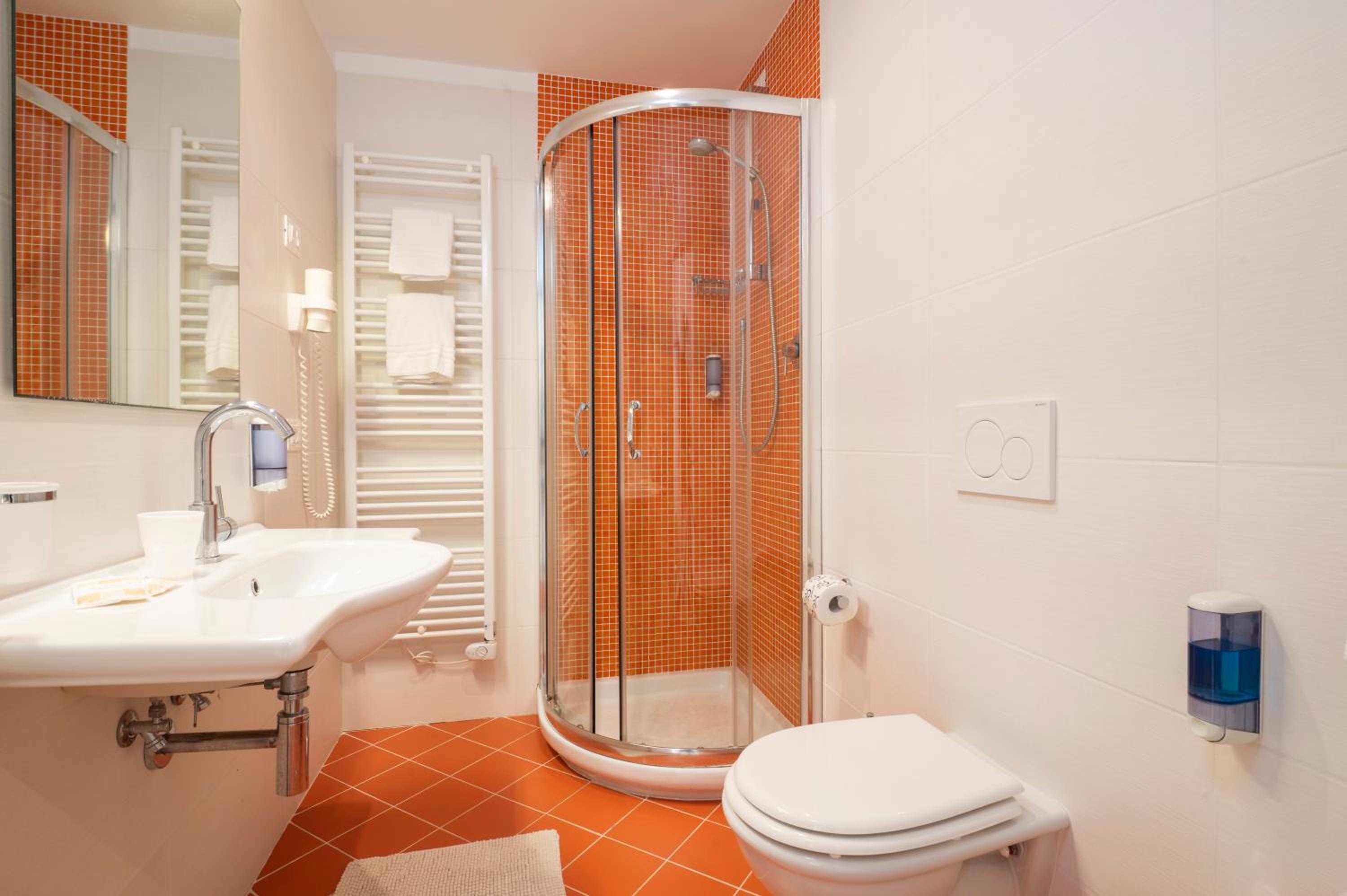 Double Room - Photo 6