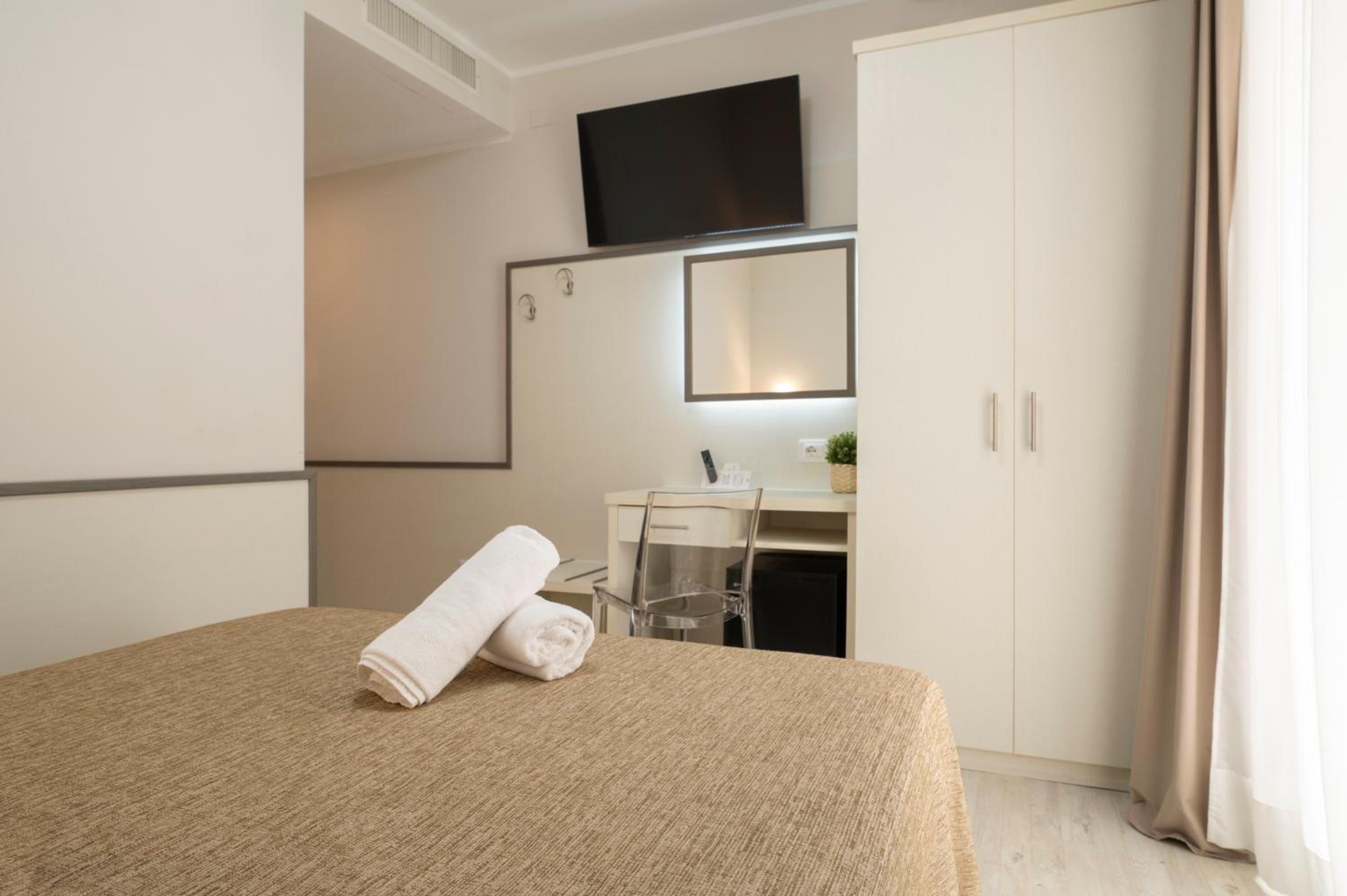 Small Double Room - Photo 1