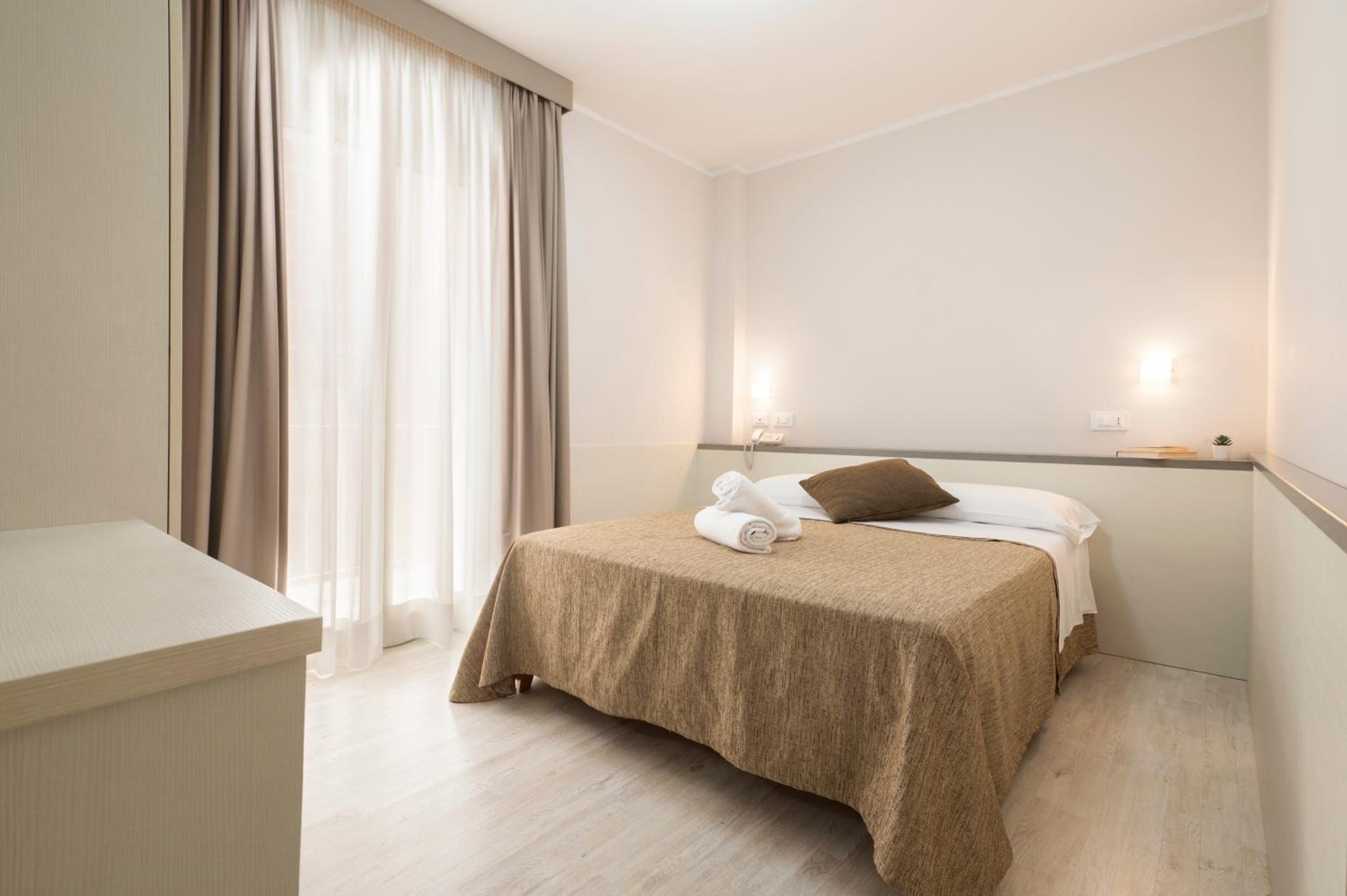 Double Room - Photo 2