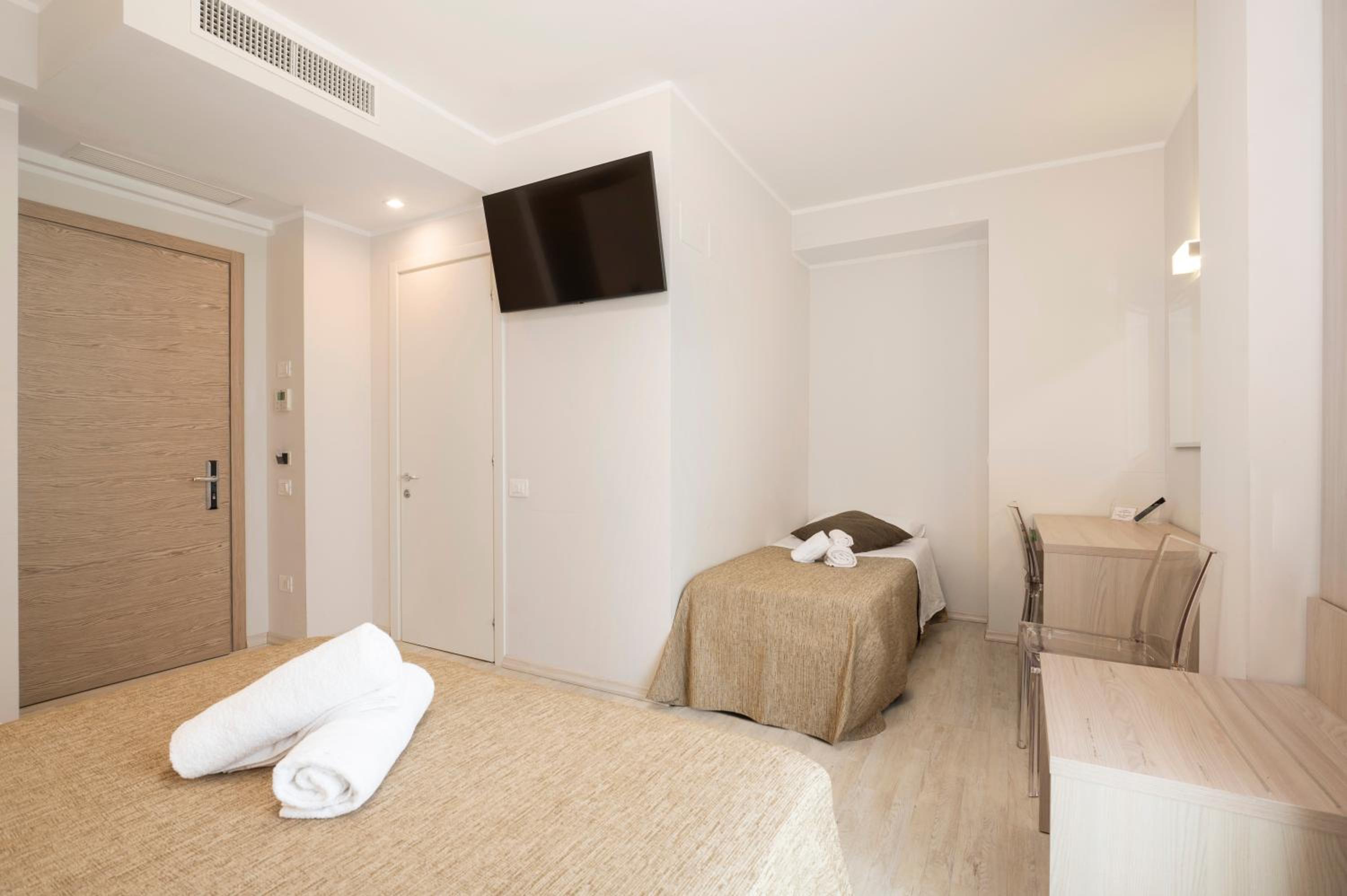 Classic Triple Room - Photo 2