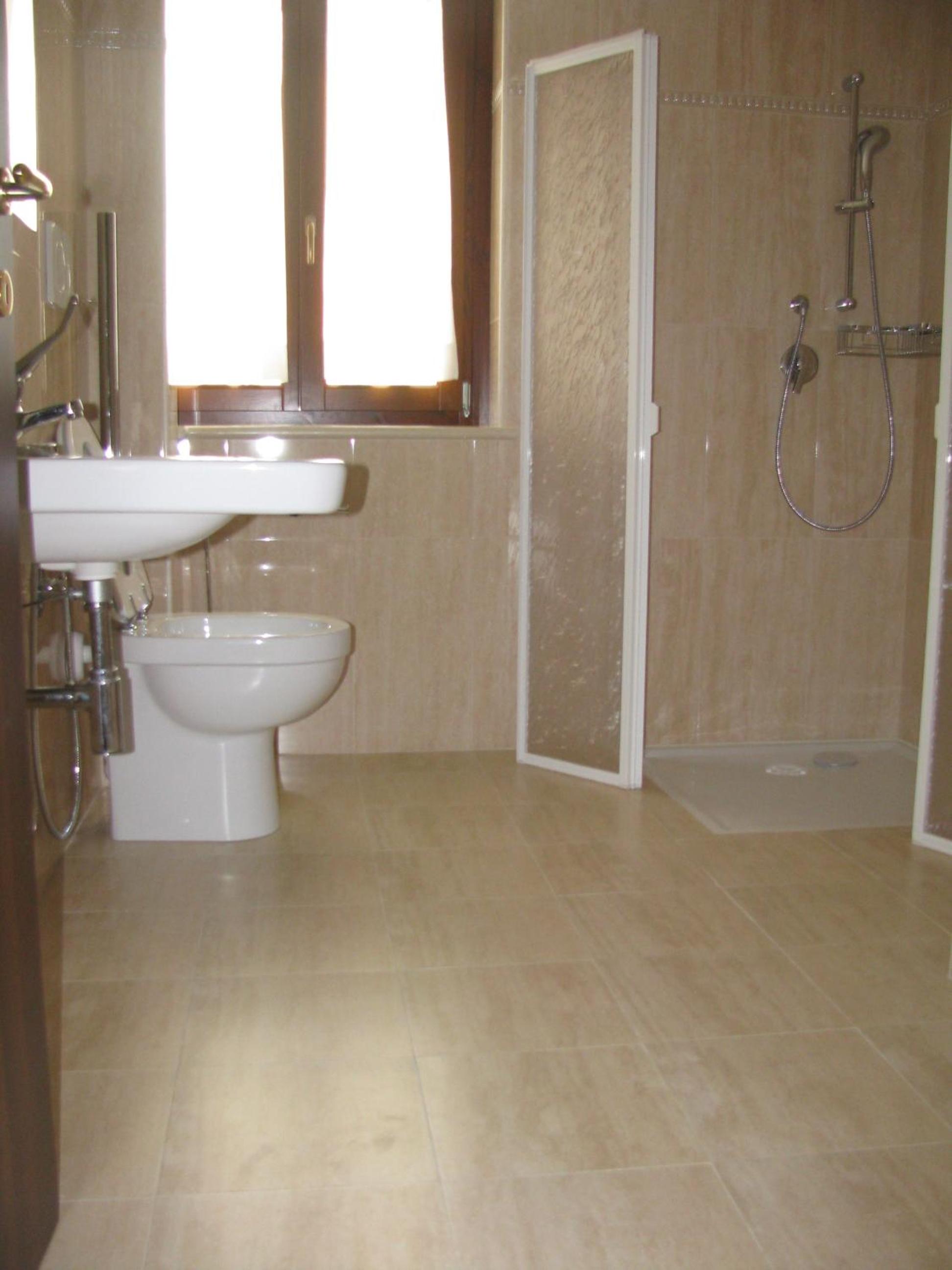 King Room - Disability Access photo 3