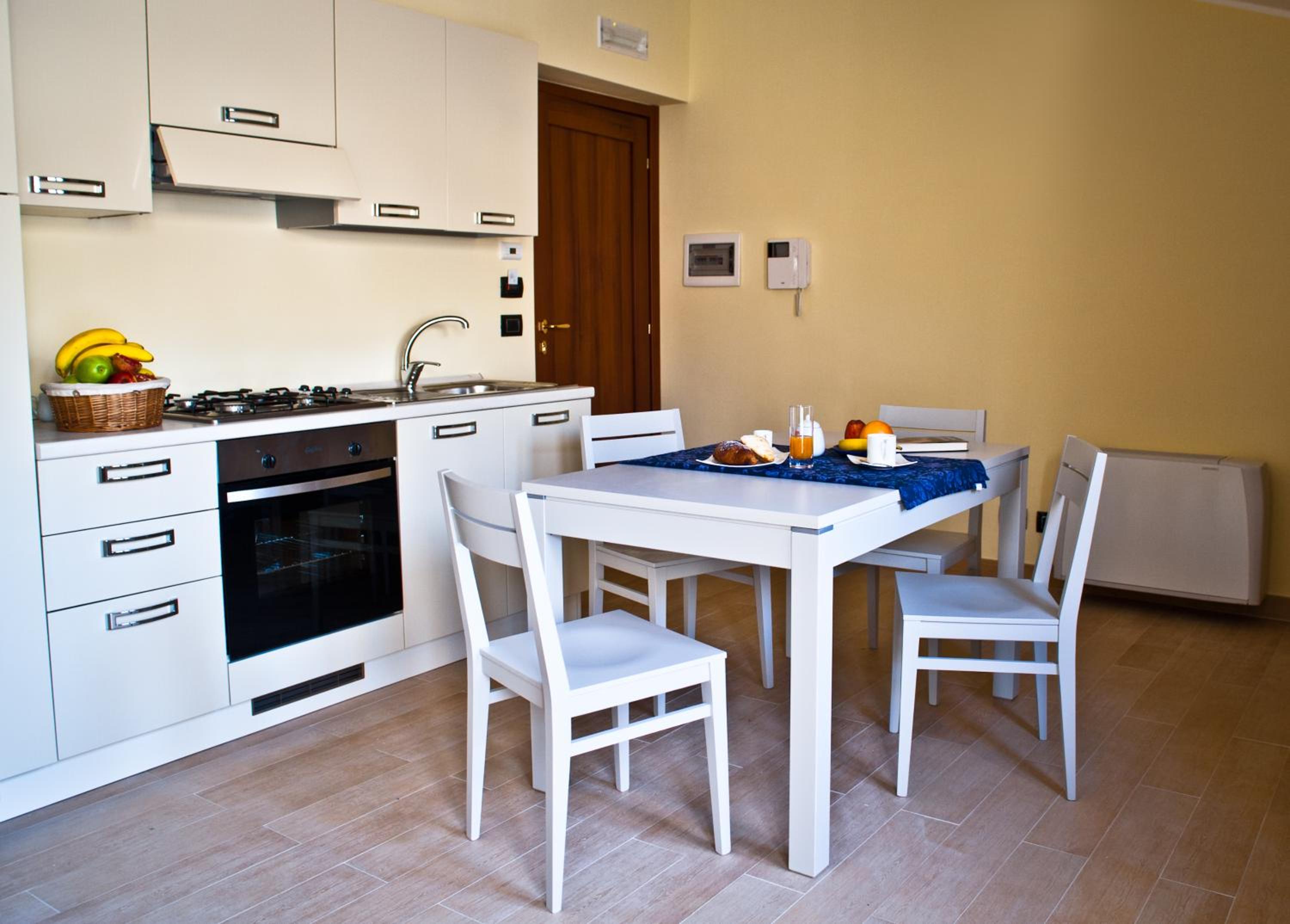 Apartment photo 2