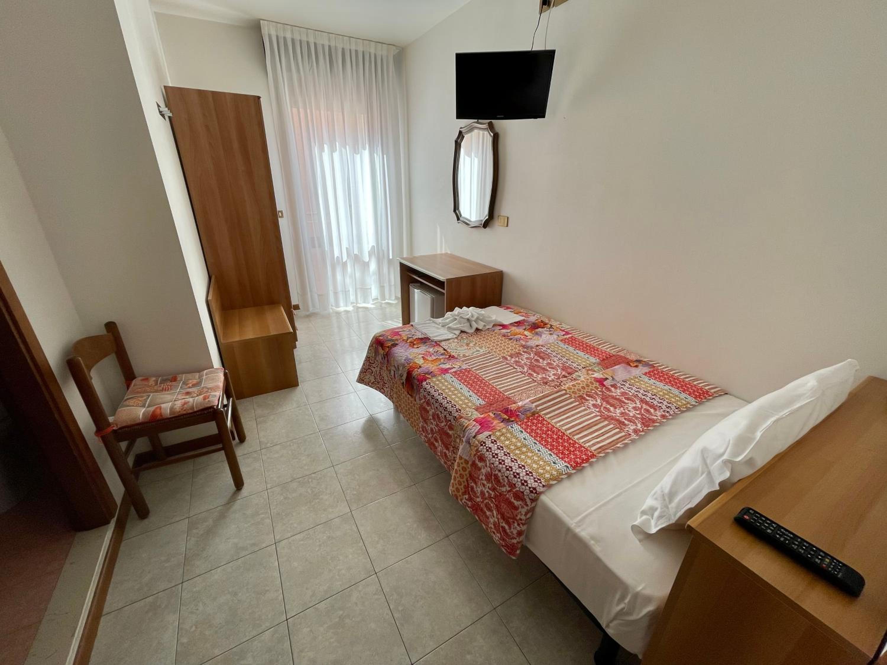 Large Single Room photo 1