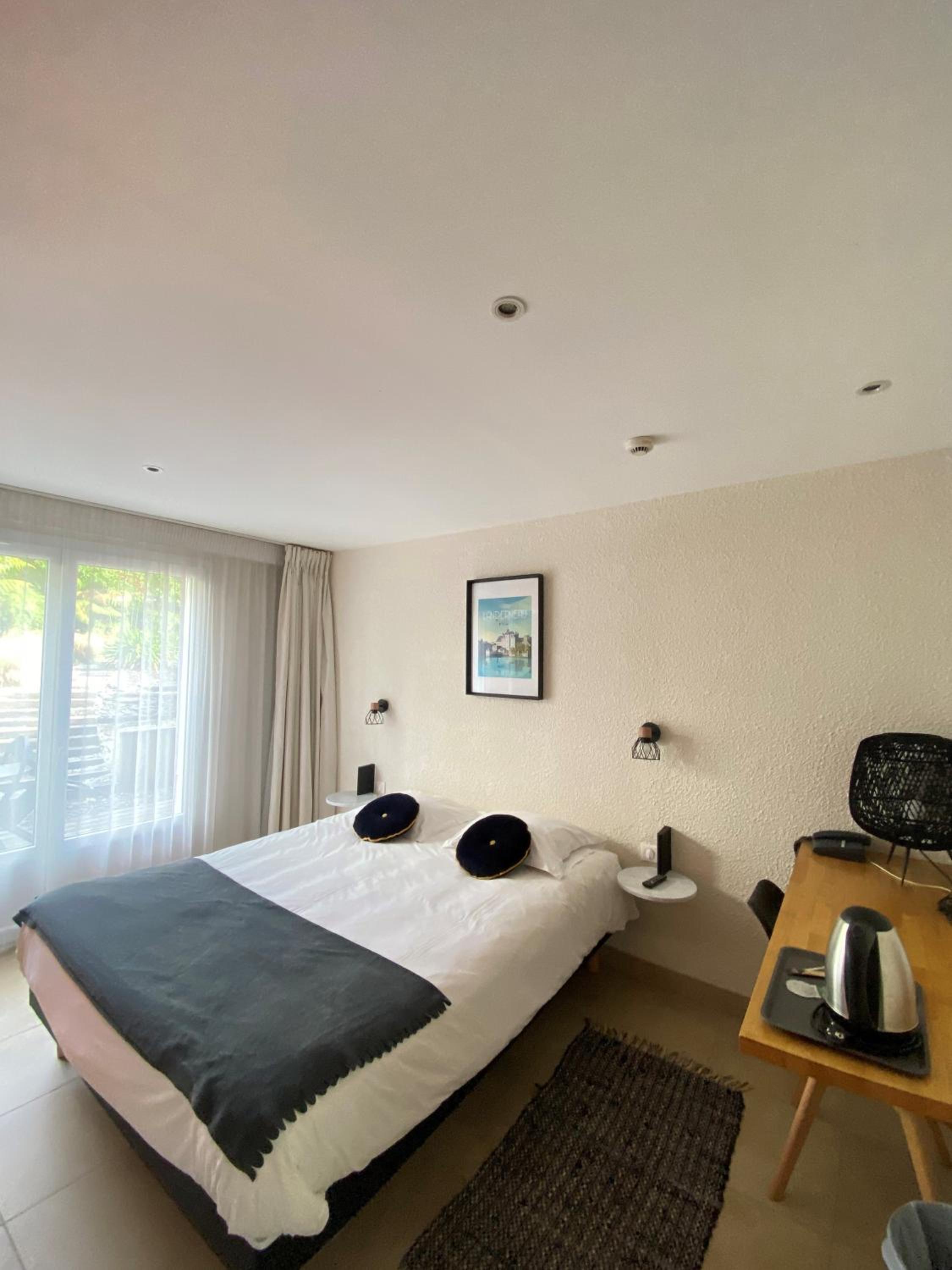 Comfort Double Room with Patio and Large Bed - Photo 4