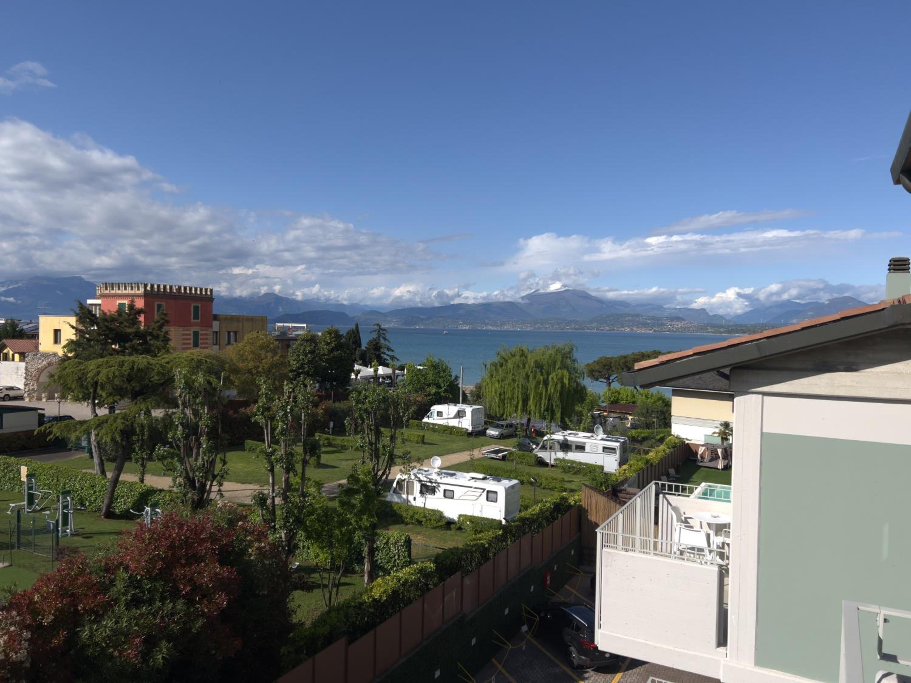 Superior Double Room With Balcony and Partial Lake View - Photo 2
