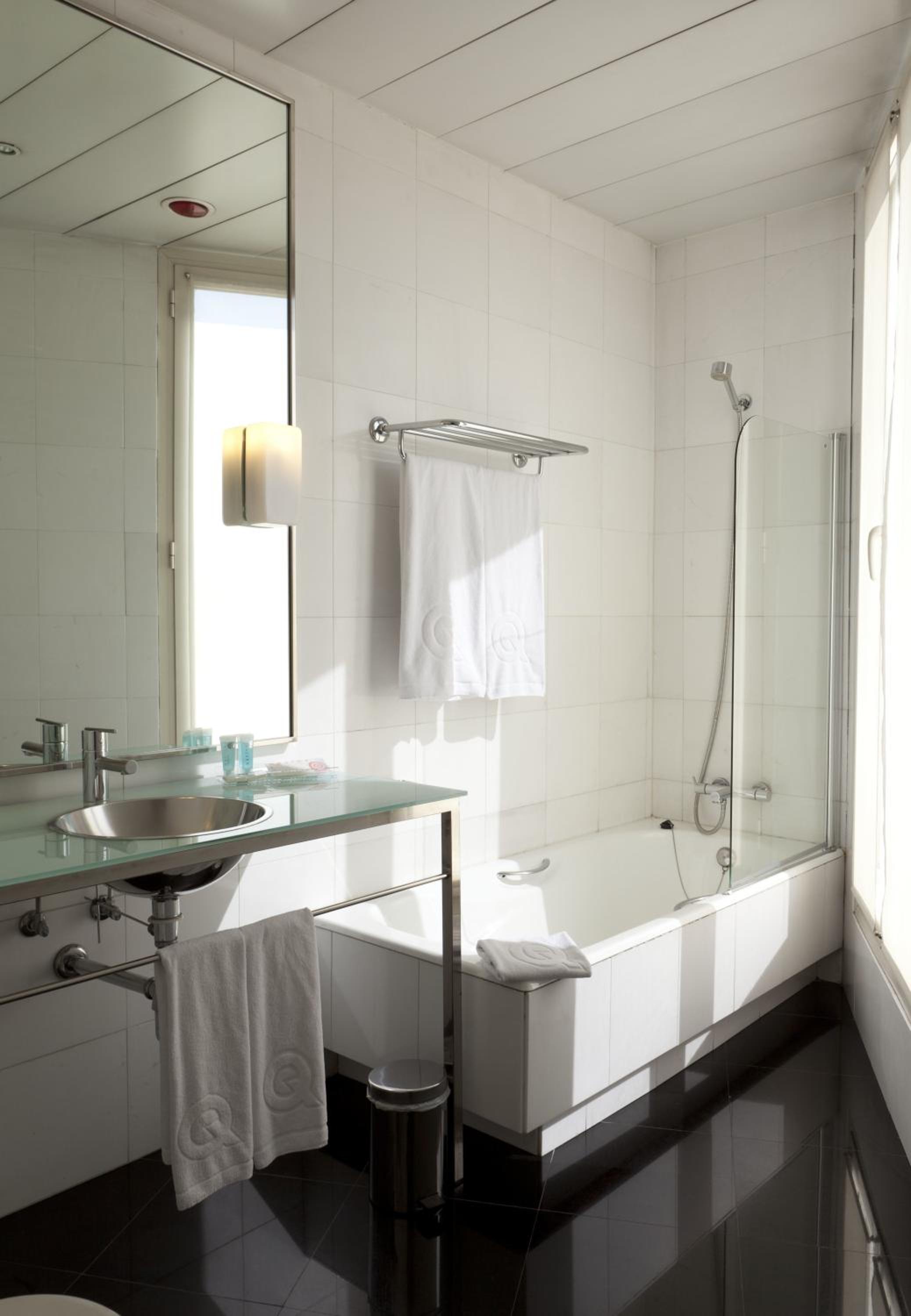 Double or Twin Room - Photo 6