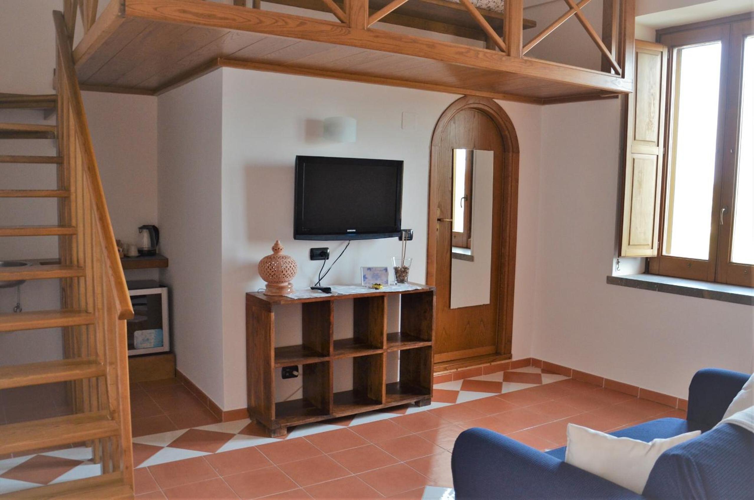Double Room with Private Bathroom - Photo 16