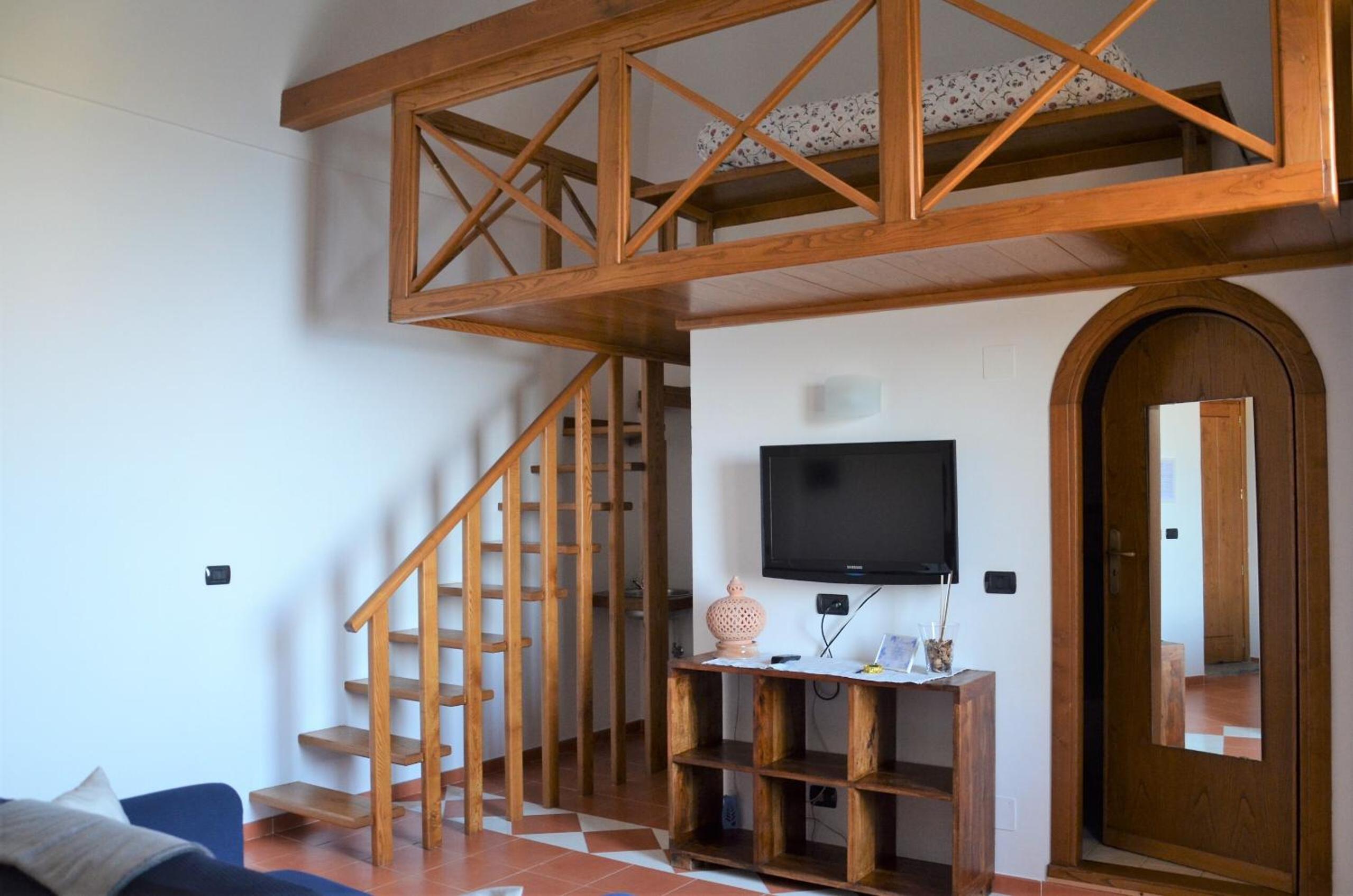 Double Room with Private Bathroom - Photo 17