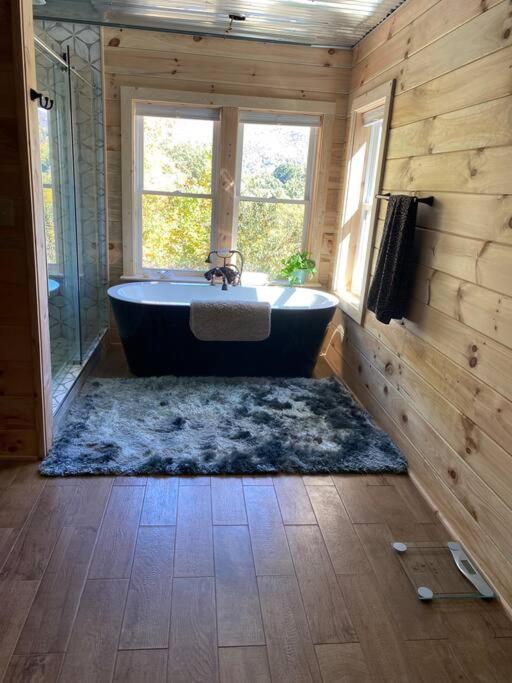Three-Bedroom House photo 3