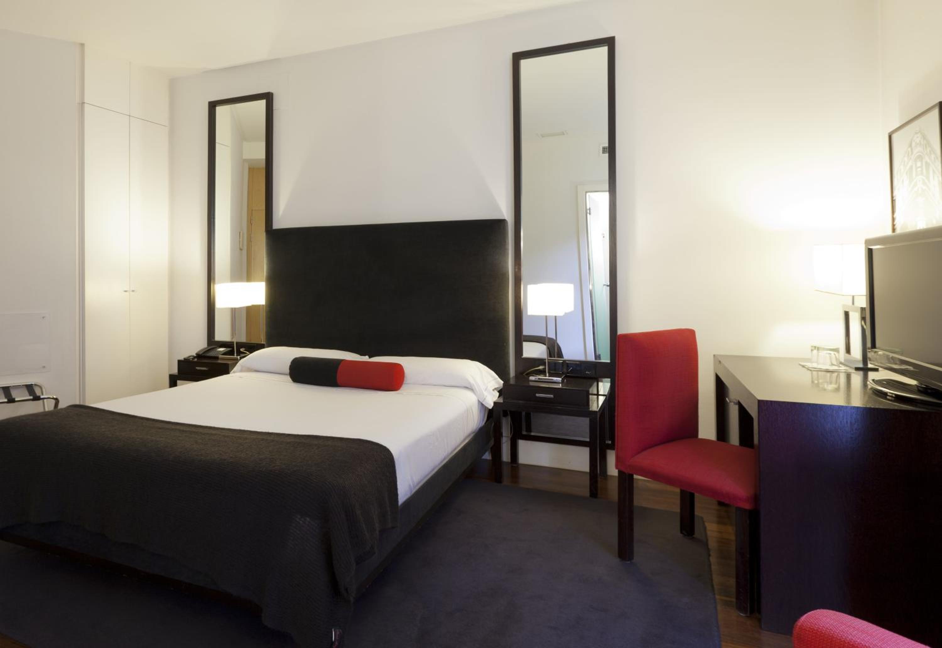 Double or Twin Room - Photo 2