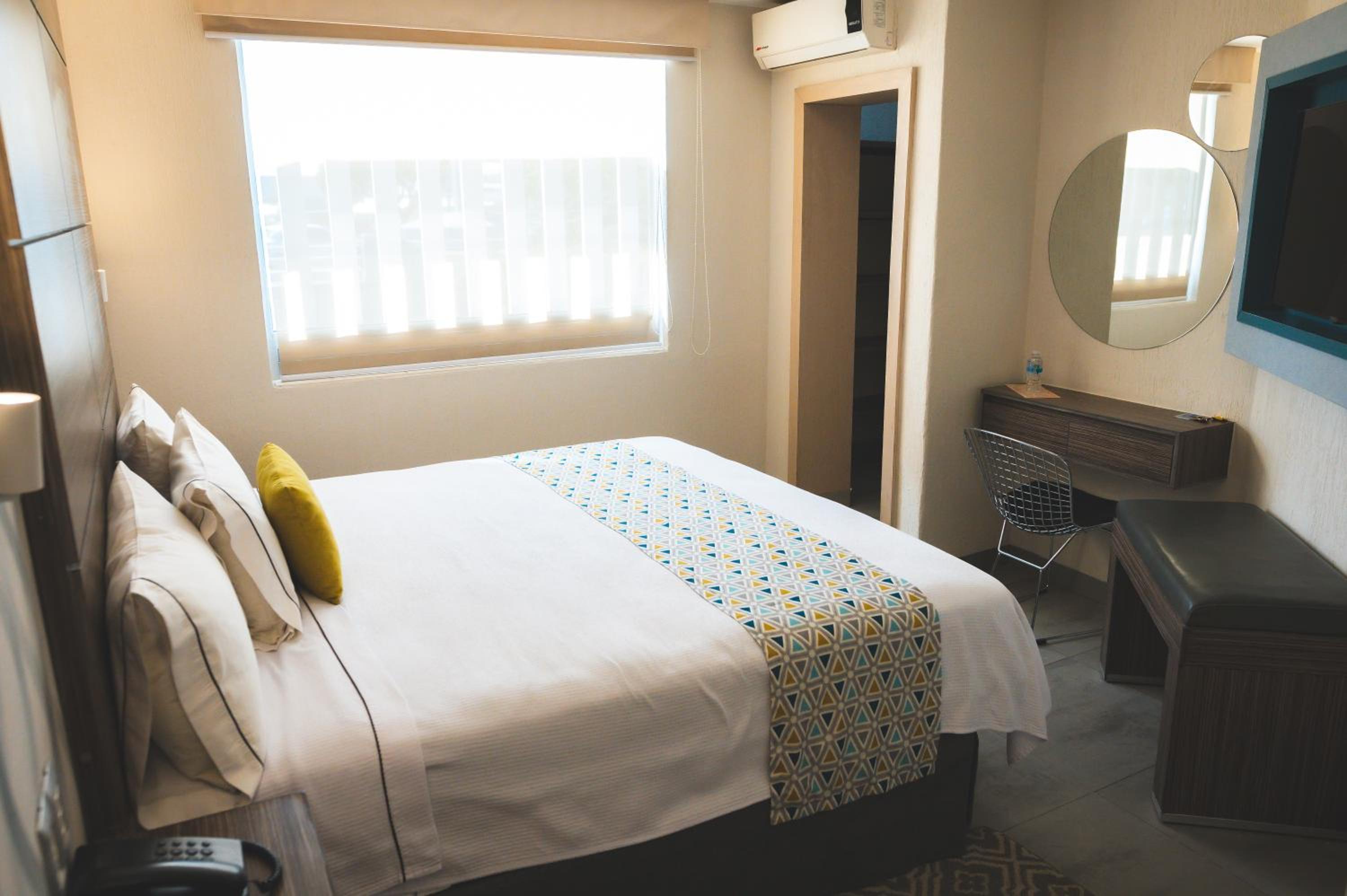 Queen Room - Photo 10