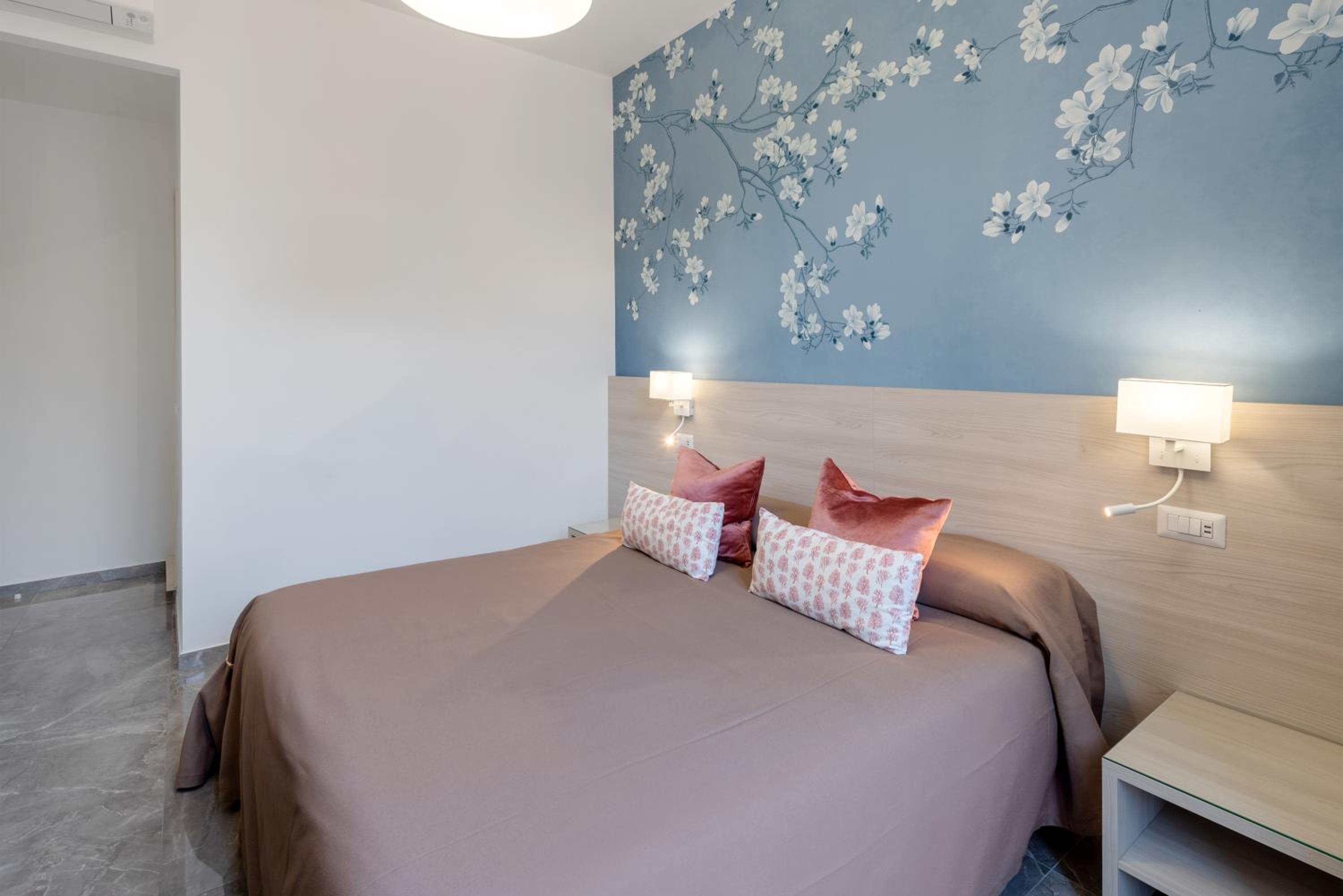 Double or Twin Room with Private Bathroom photo 2