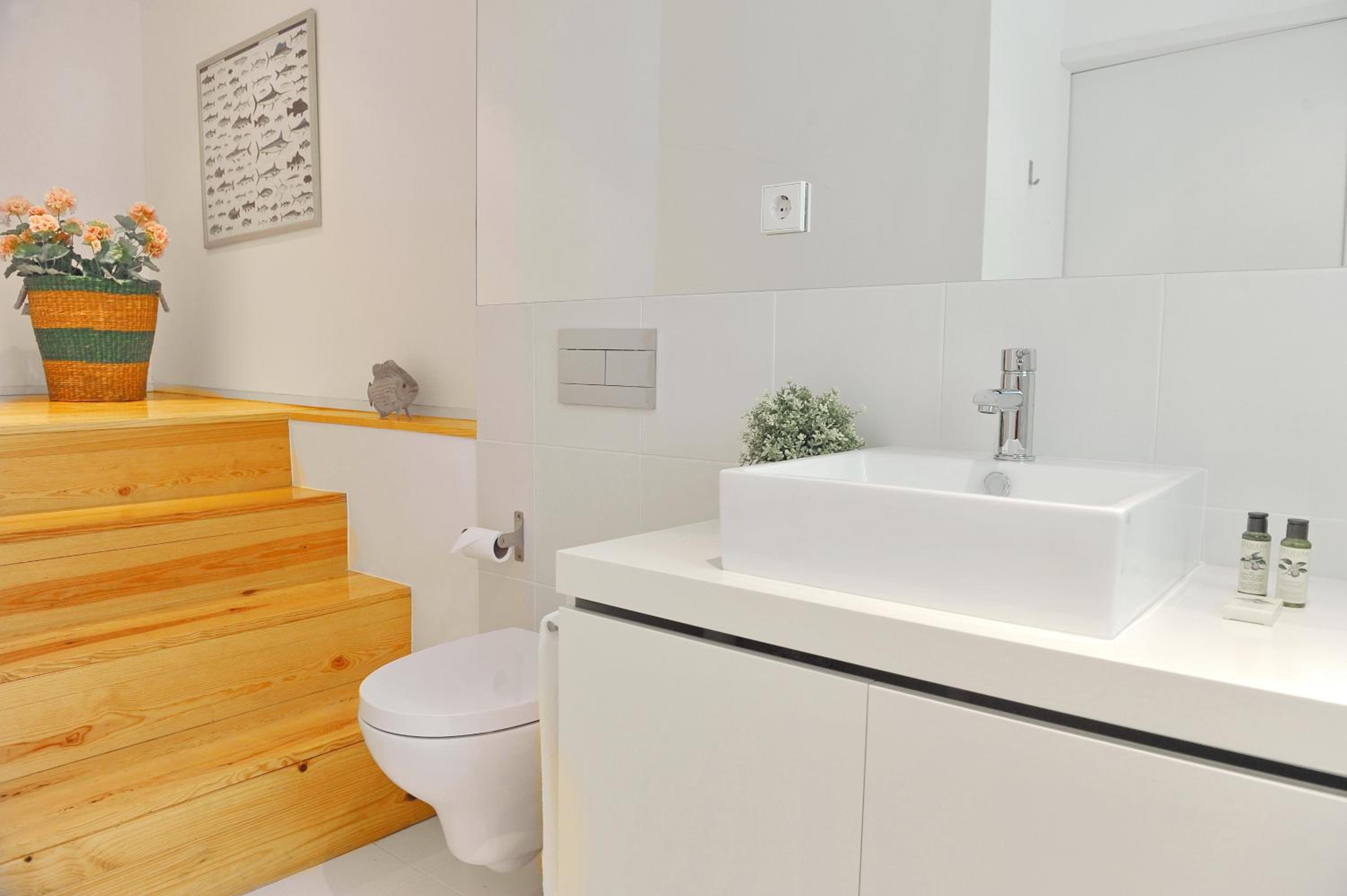 Double or Twin Room thumbnail 6