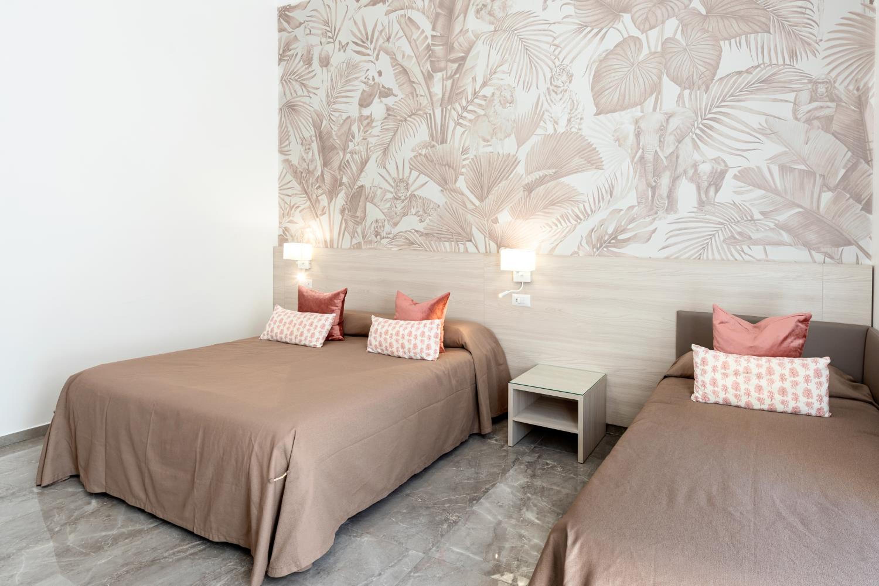 Quadruple Room with Private Bathroom photo 2