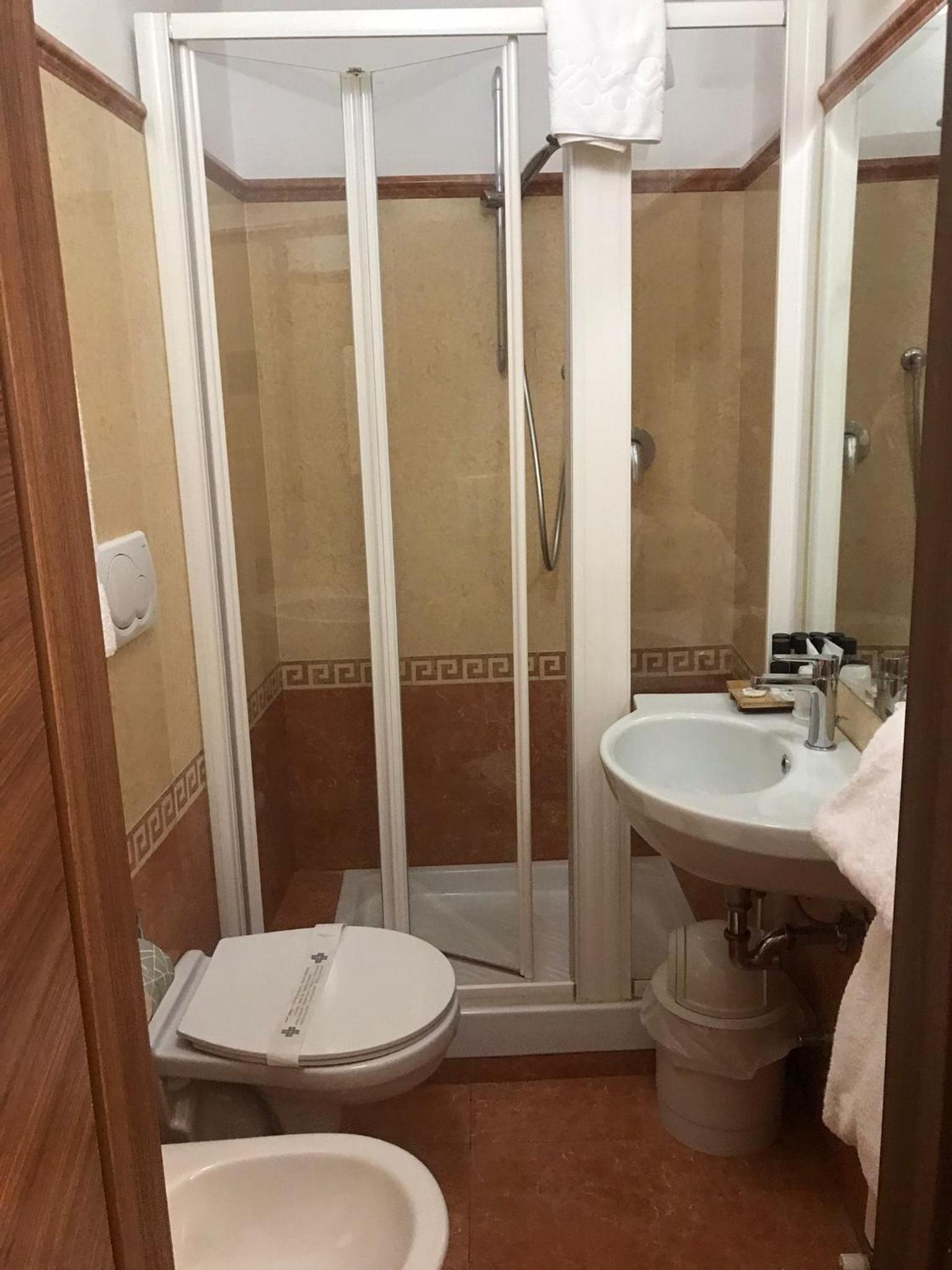Economy Double or Twin Room - Photo 3