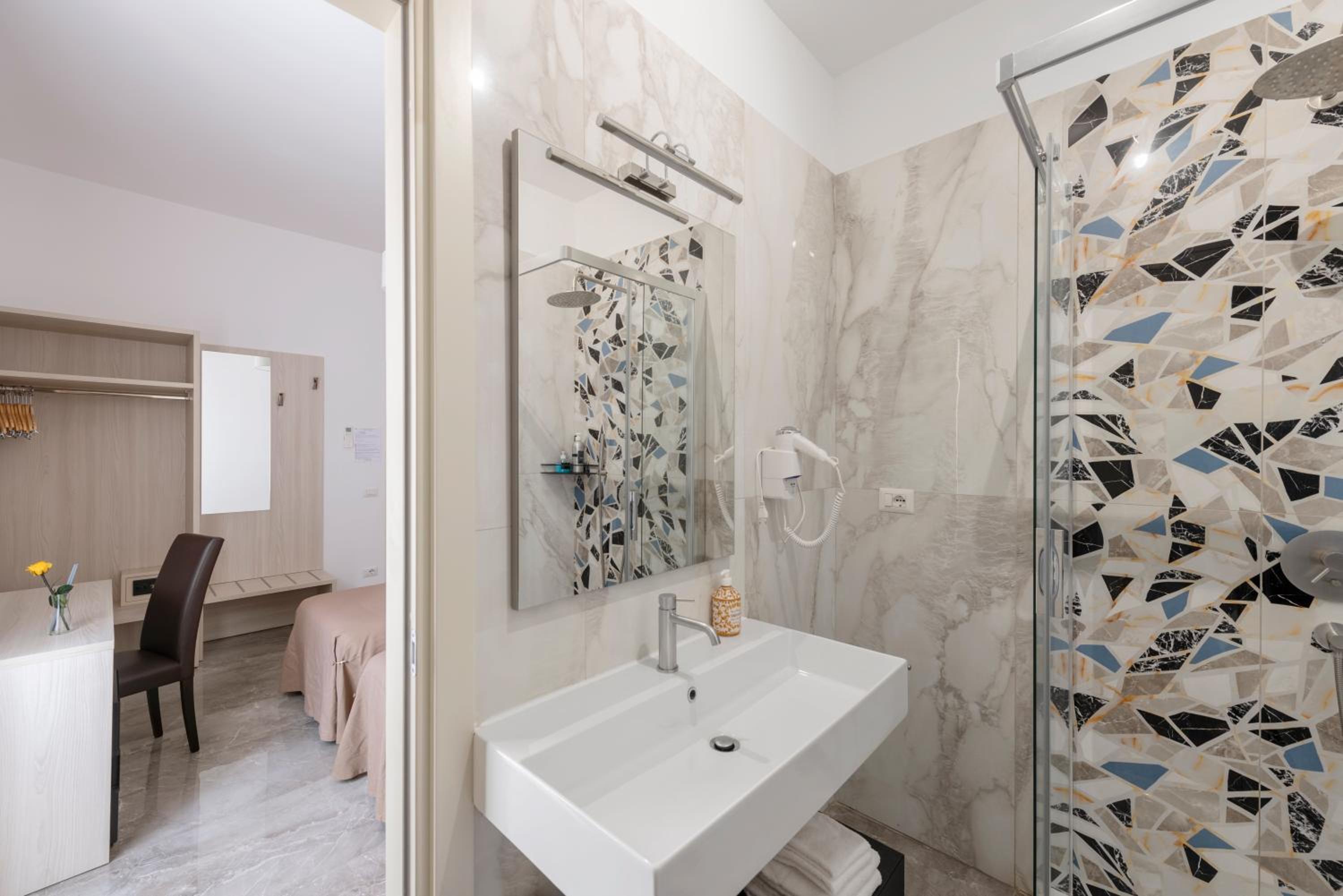 Triple Room with Private Bathroom photo 3