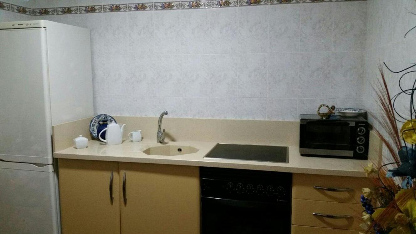 Six-Bedroom House photo 2