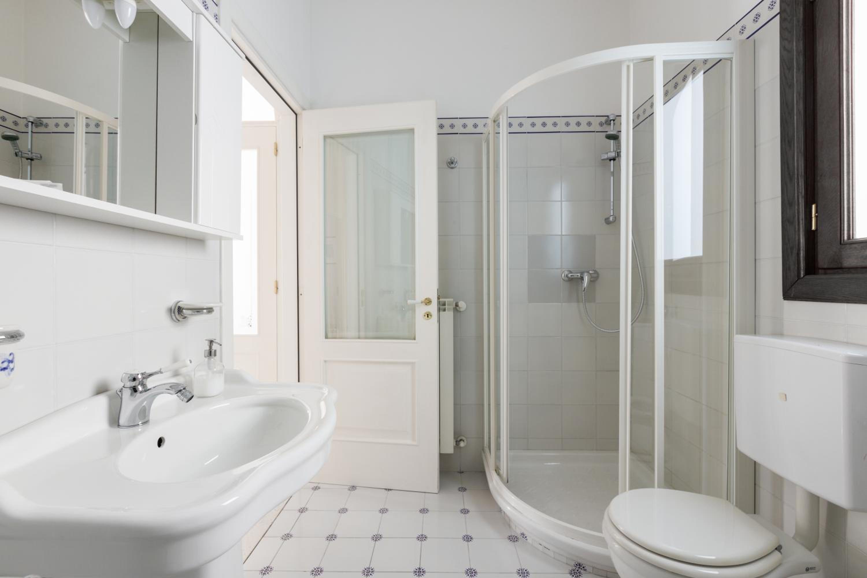 Quadruple Room with Private External Bathroom photo 3