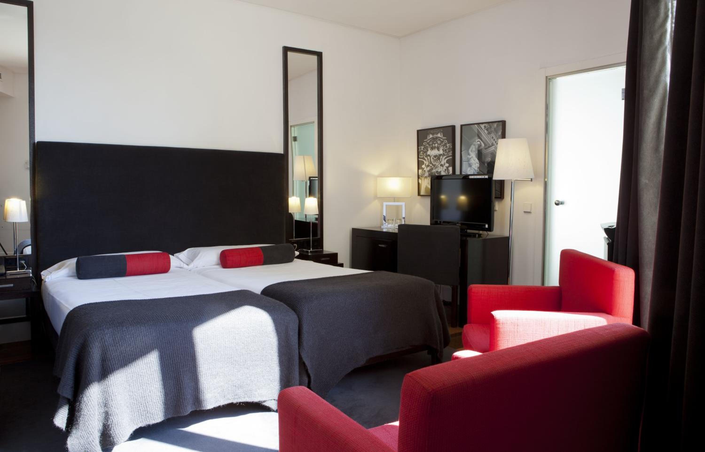 Double or Twin Room - Photo 8