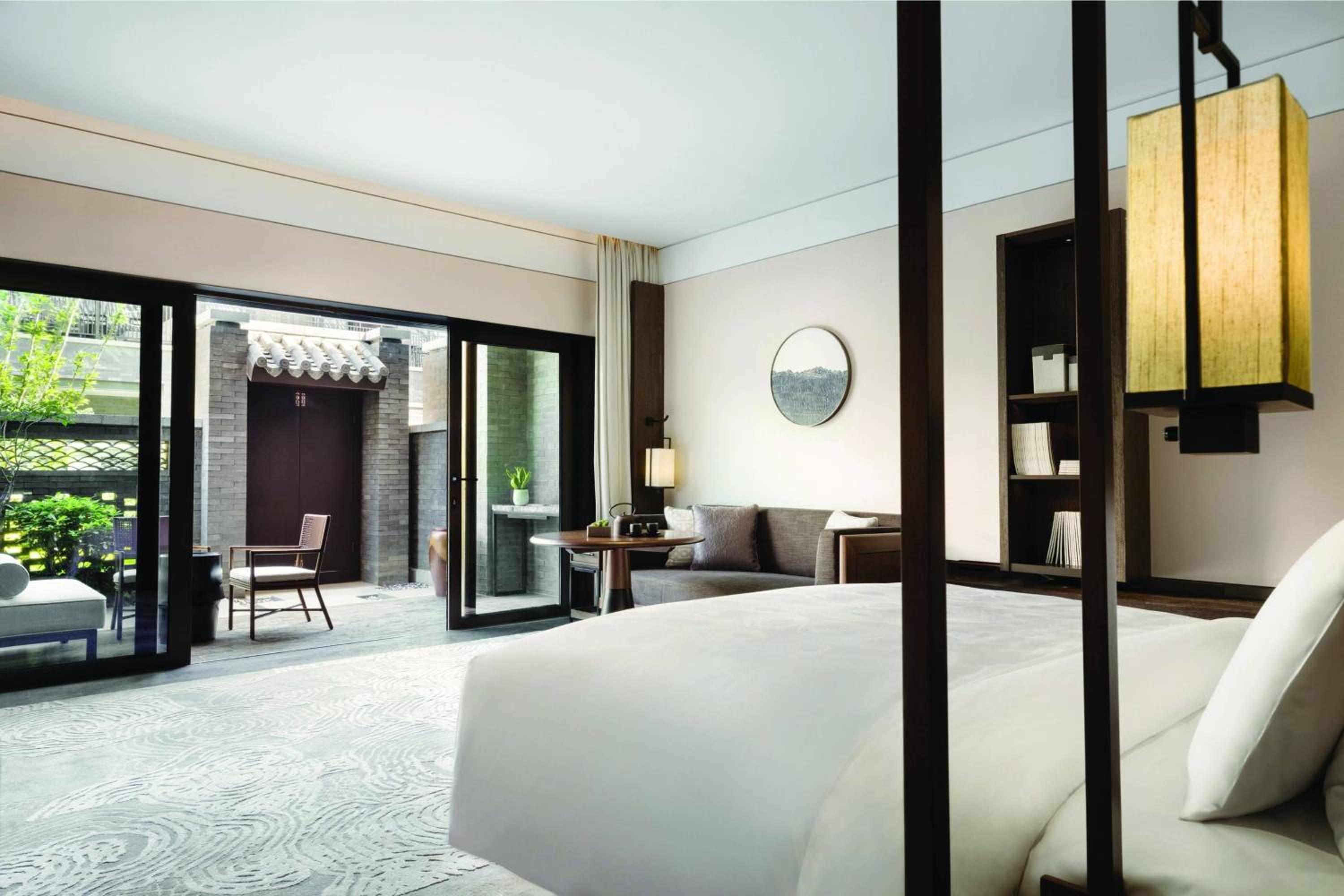 Courtyard Room, 1 King Bed - Photo 5