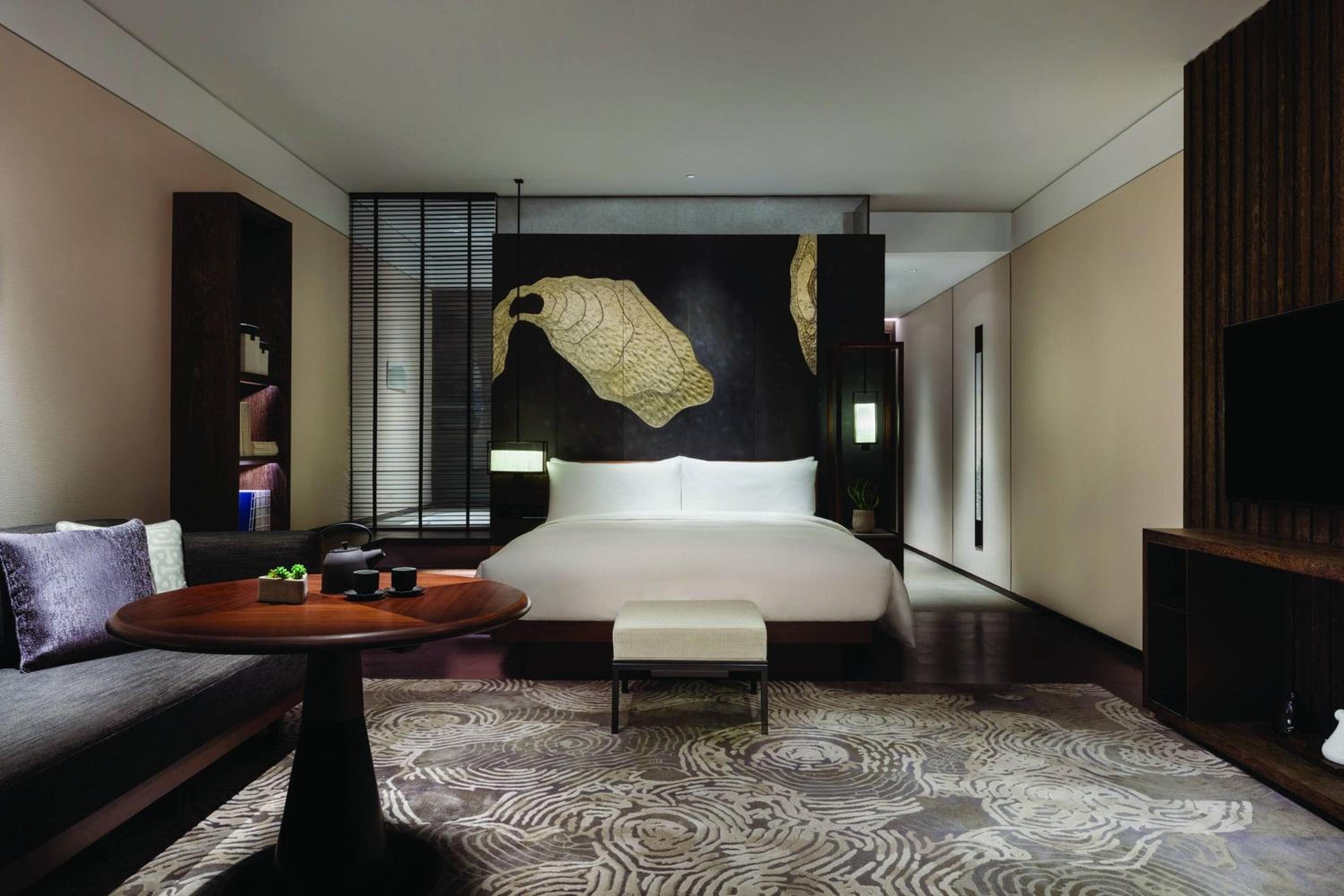 Deluxe Room, 1 King Bed - Photo 1