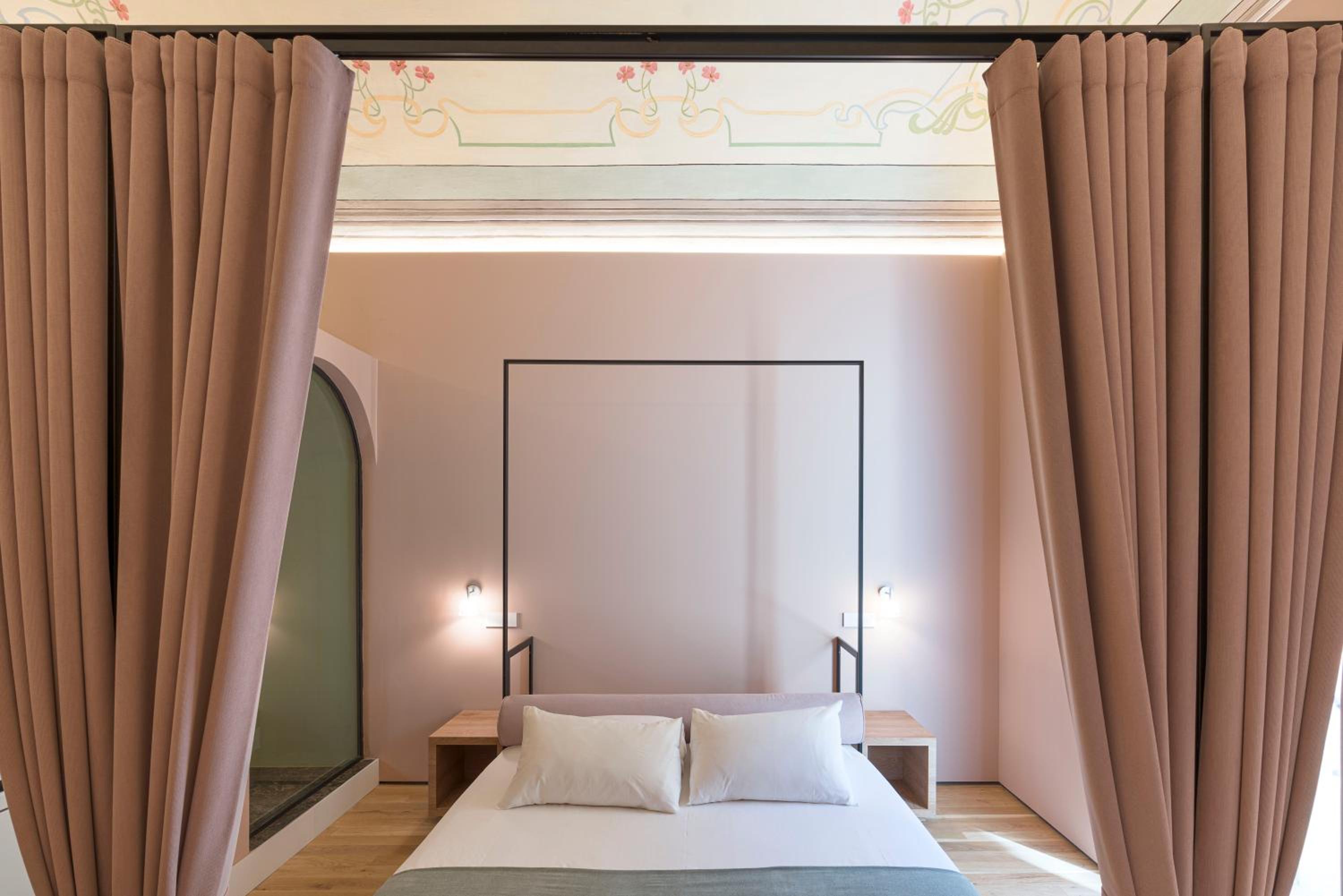 Deluxe Room - Photo 1