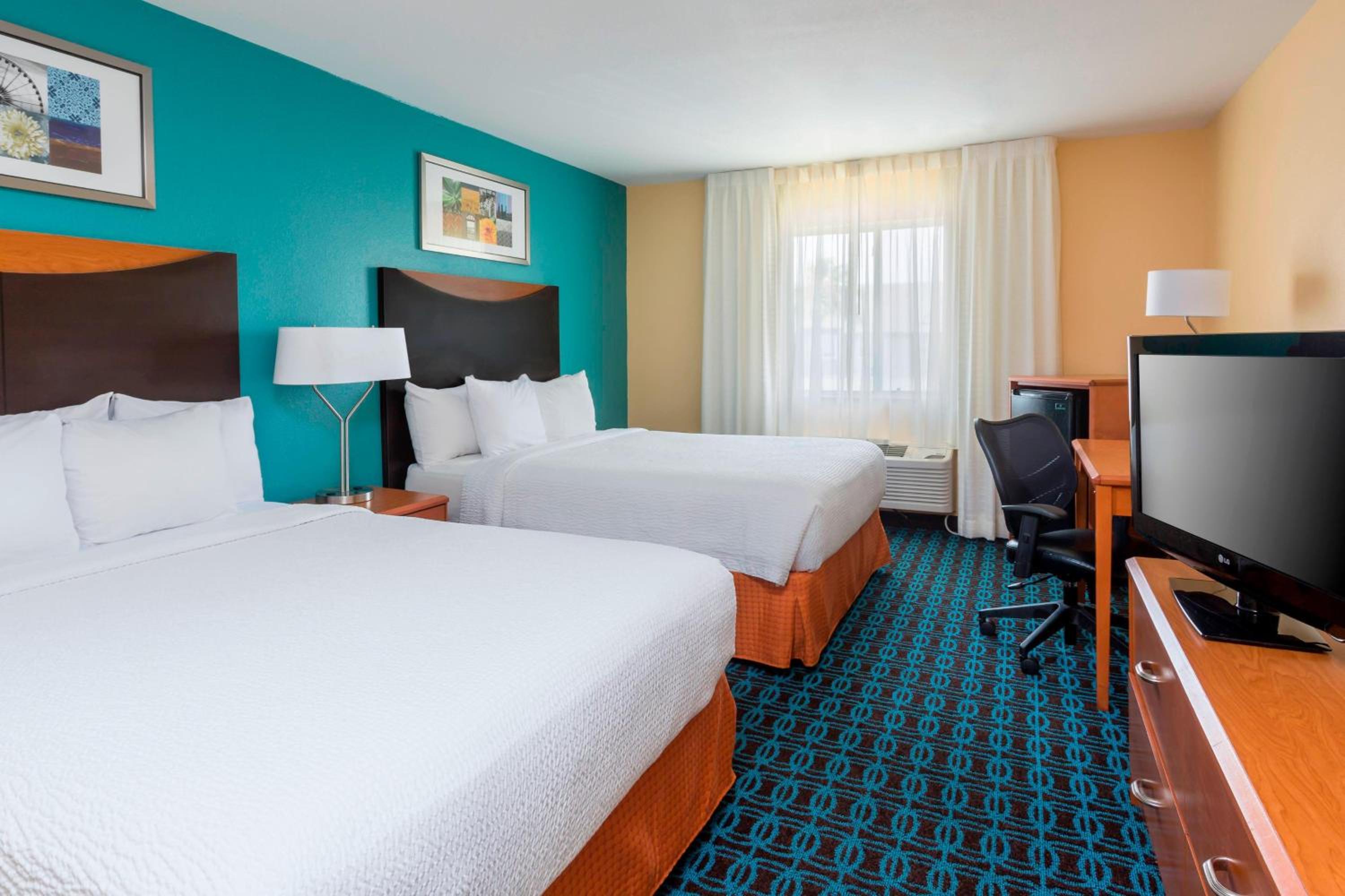 Queen Room with Two Queen Beds - Photo 1