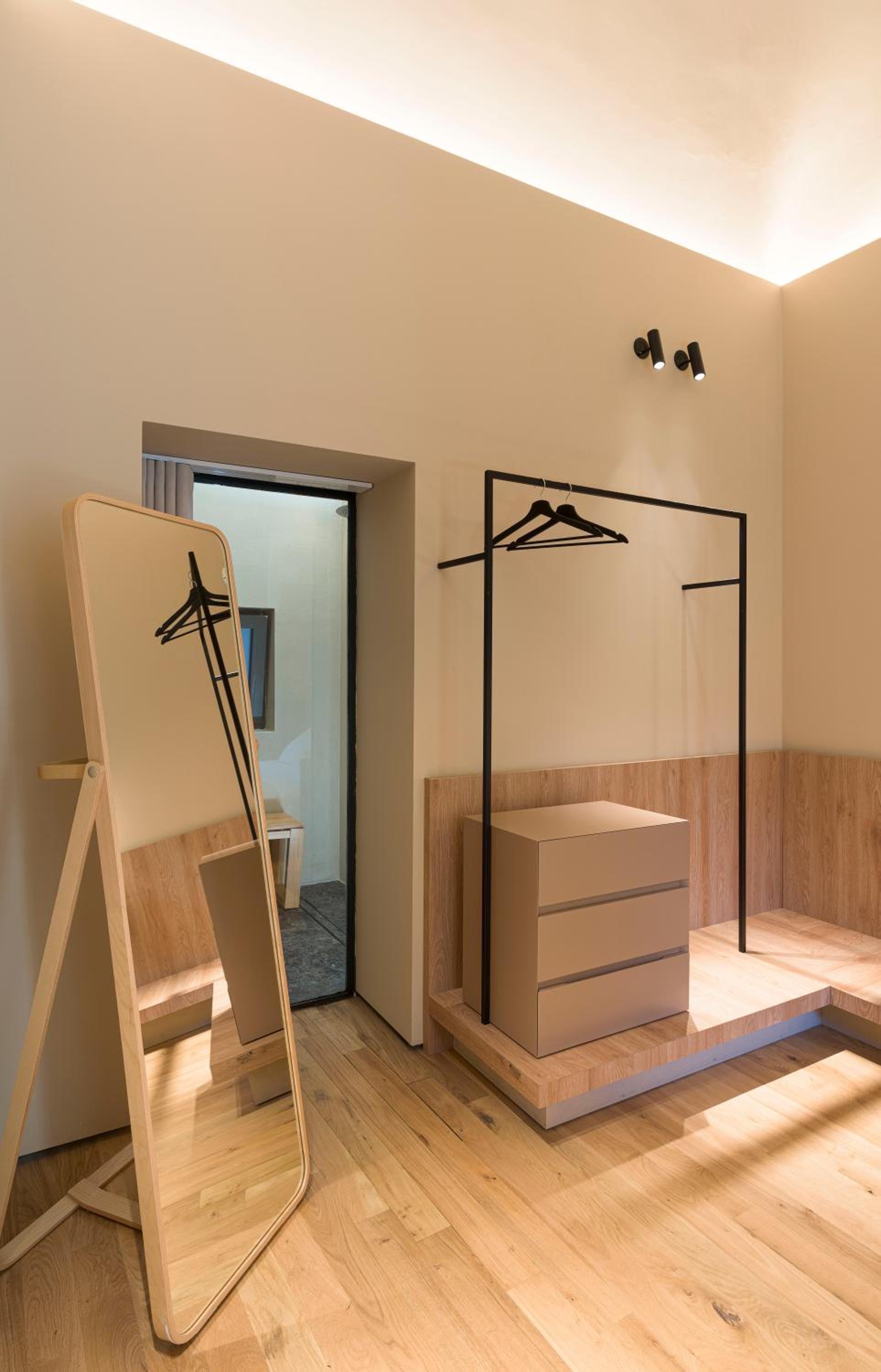 Superior King Room - Photo 7