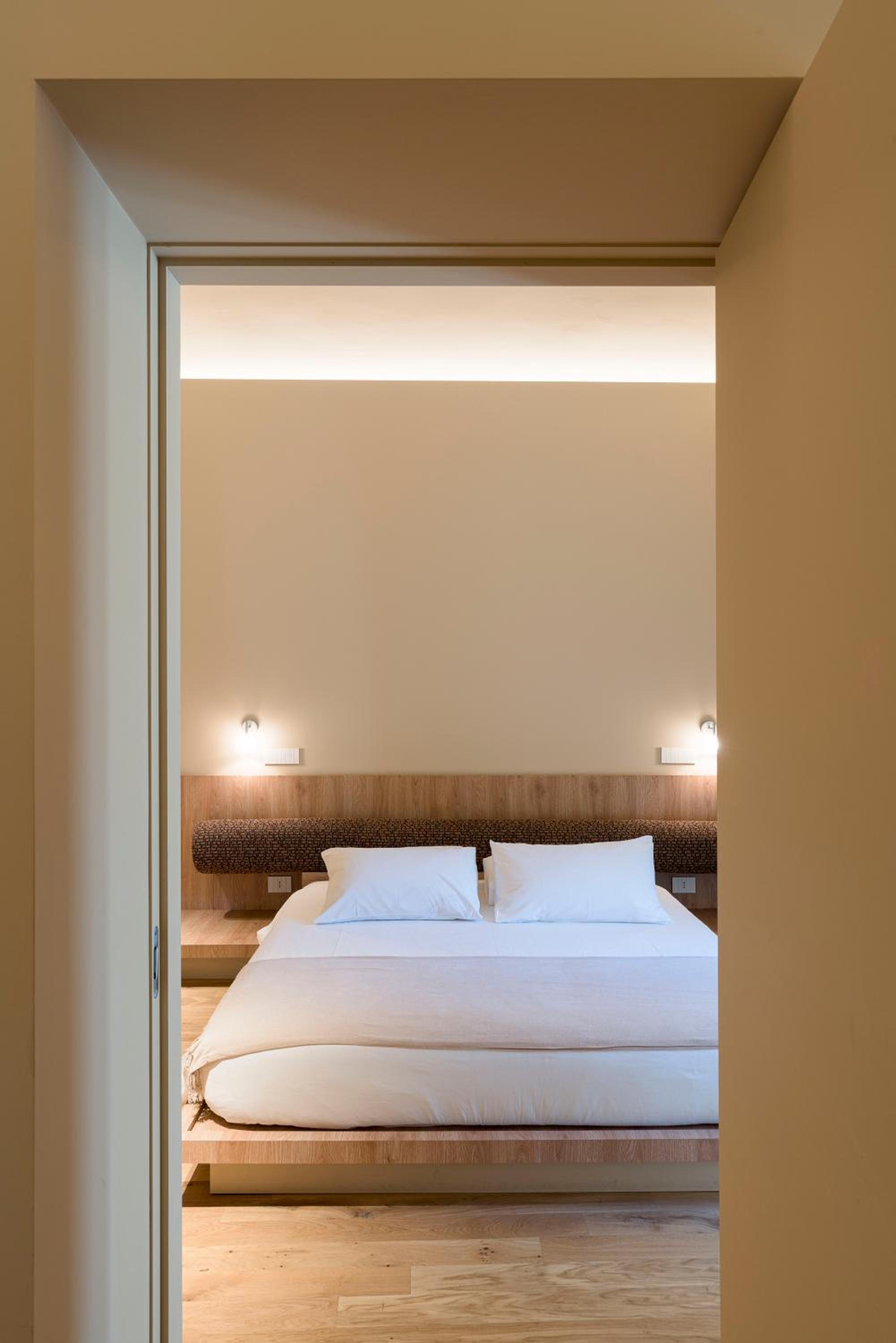Superior King Room - Photo 6