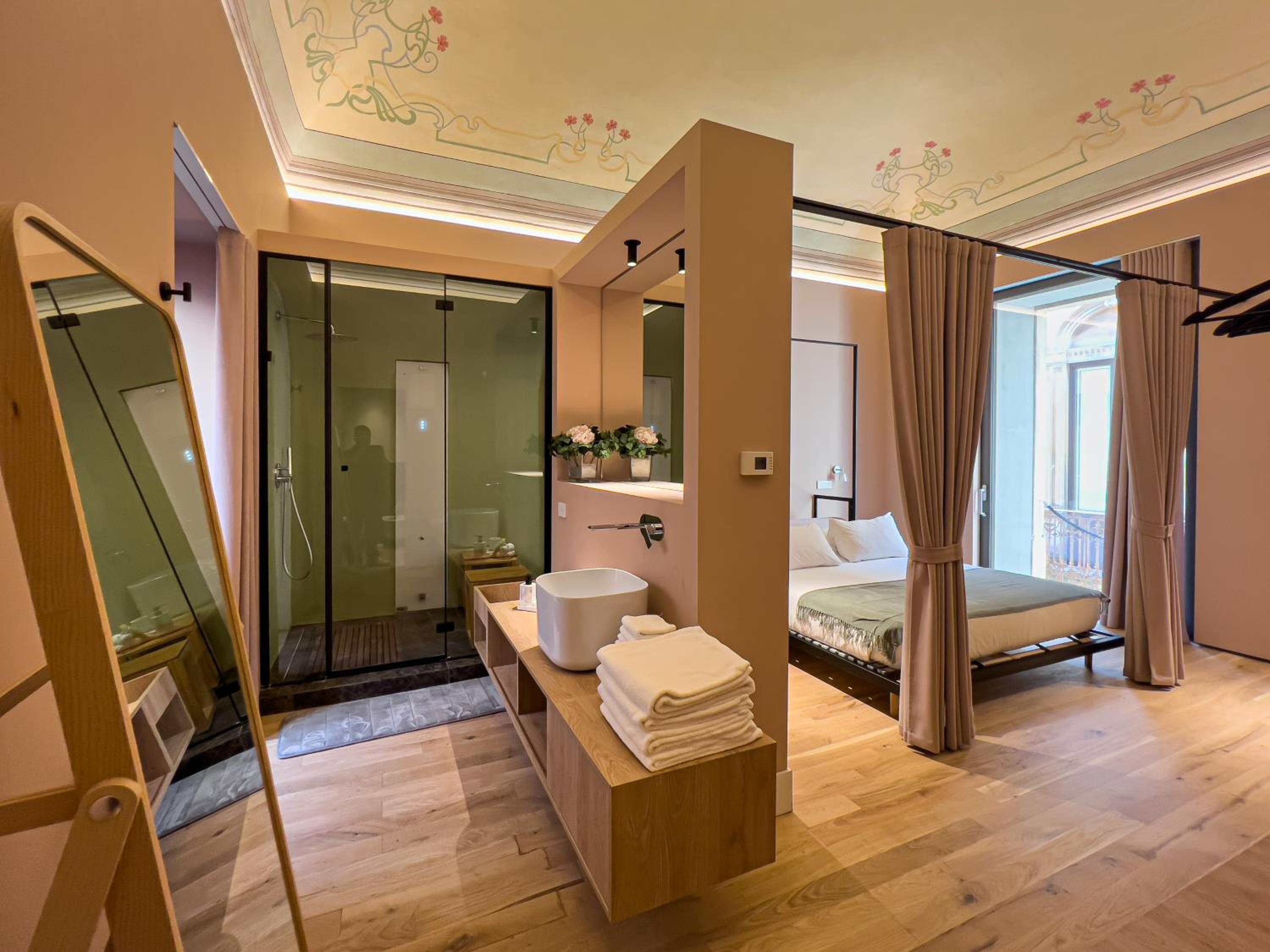 Deluxe Room - Photo 2