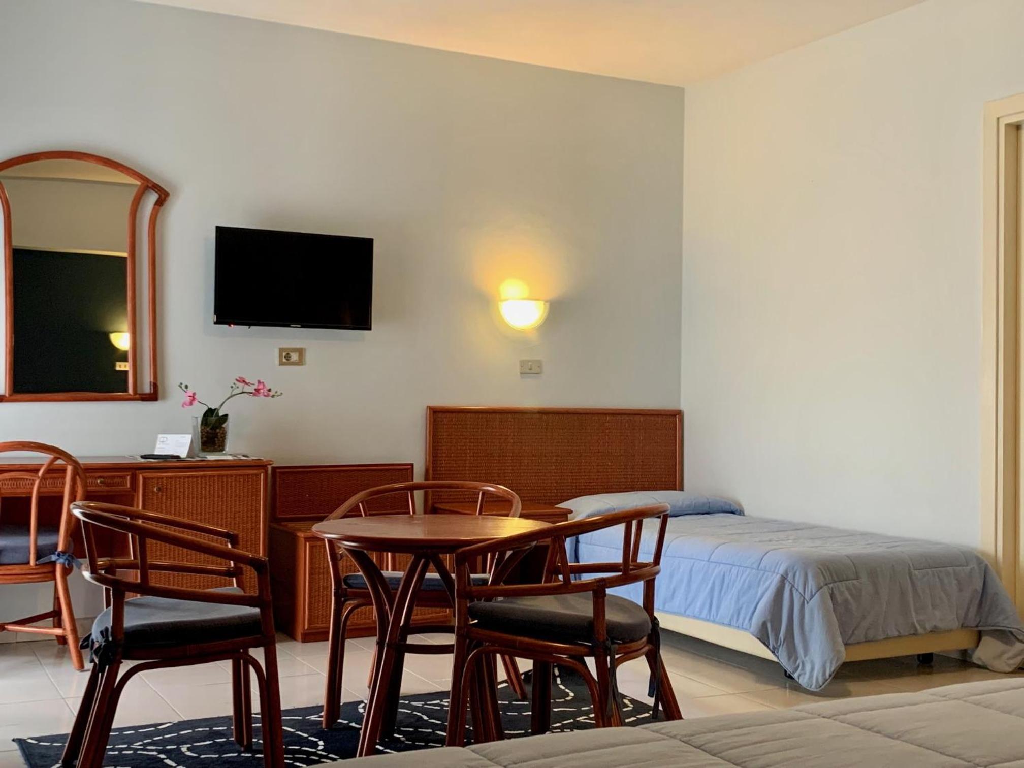 Deluxe Triple Room - Photo 1