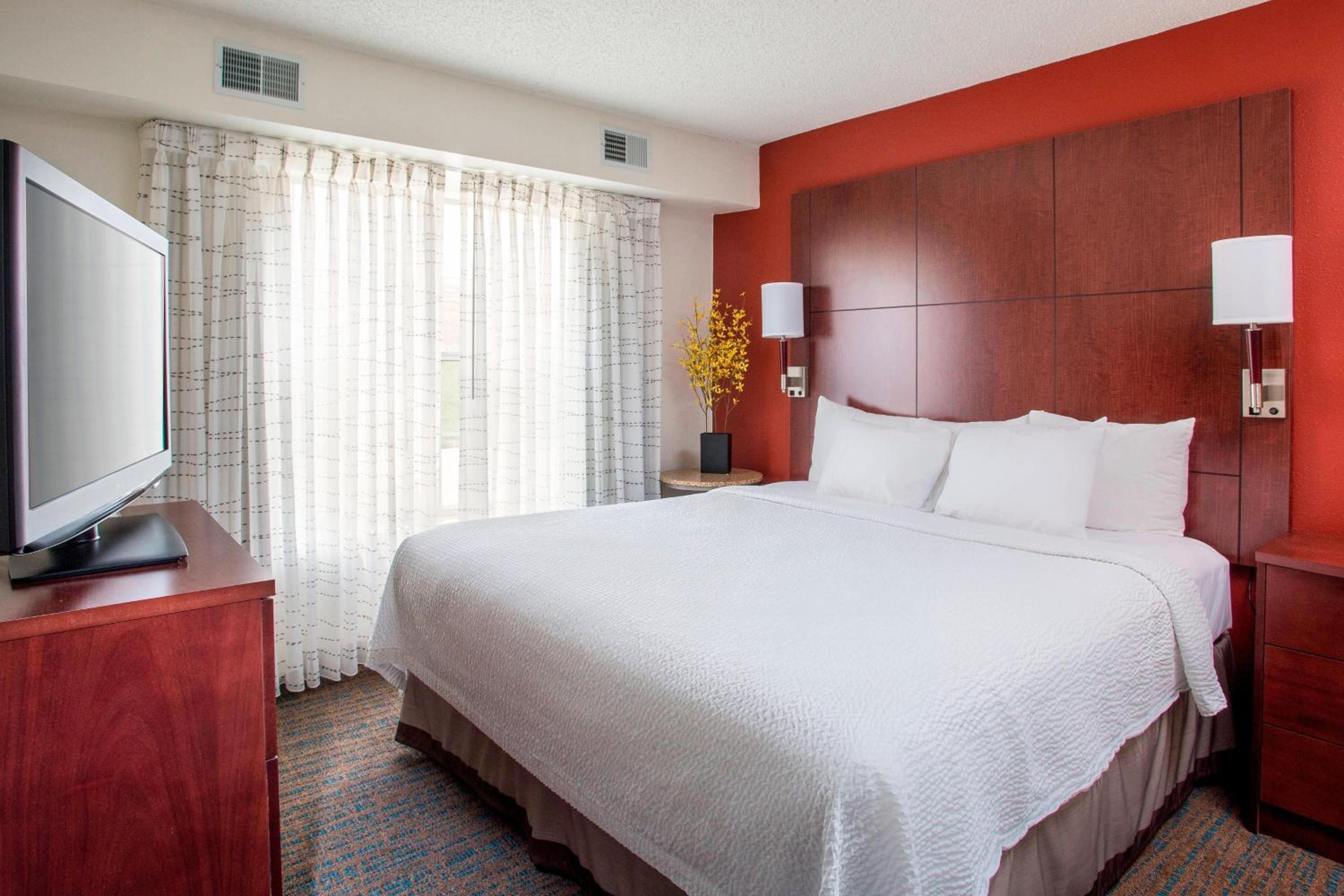 One-Bedroom King Suite - Photo 3