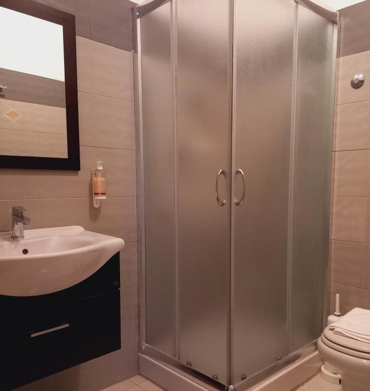 Deluxe Triple Room - Photo 7