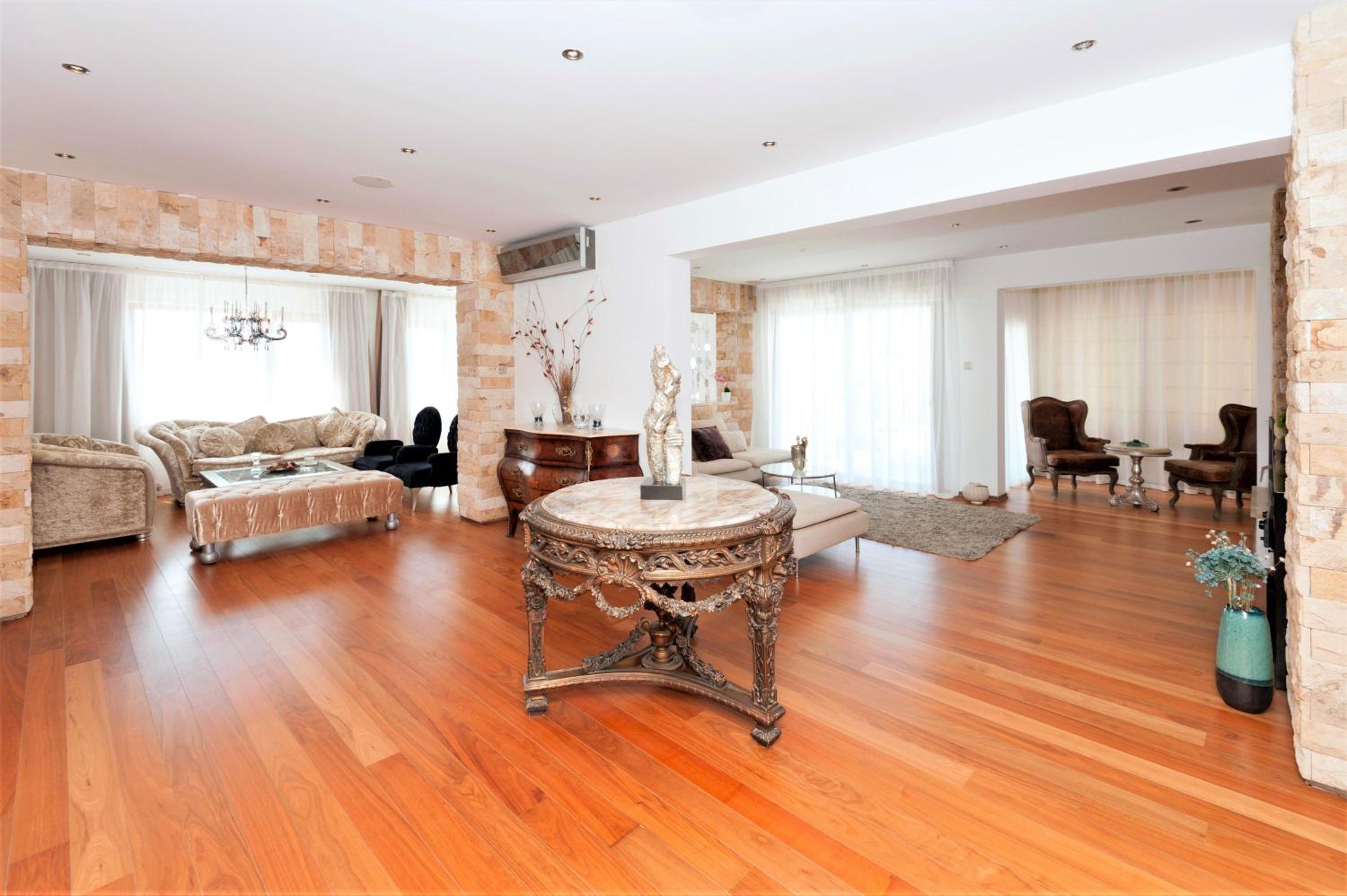 Villa photo 1