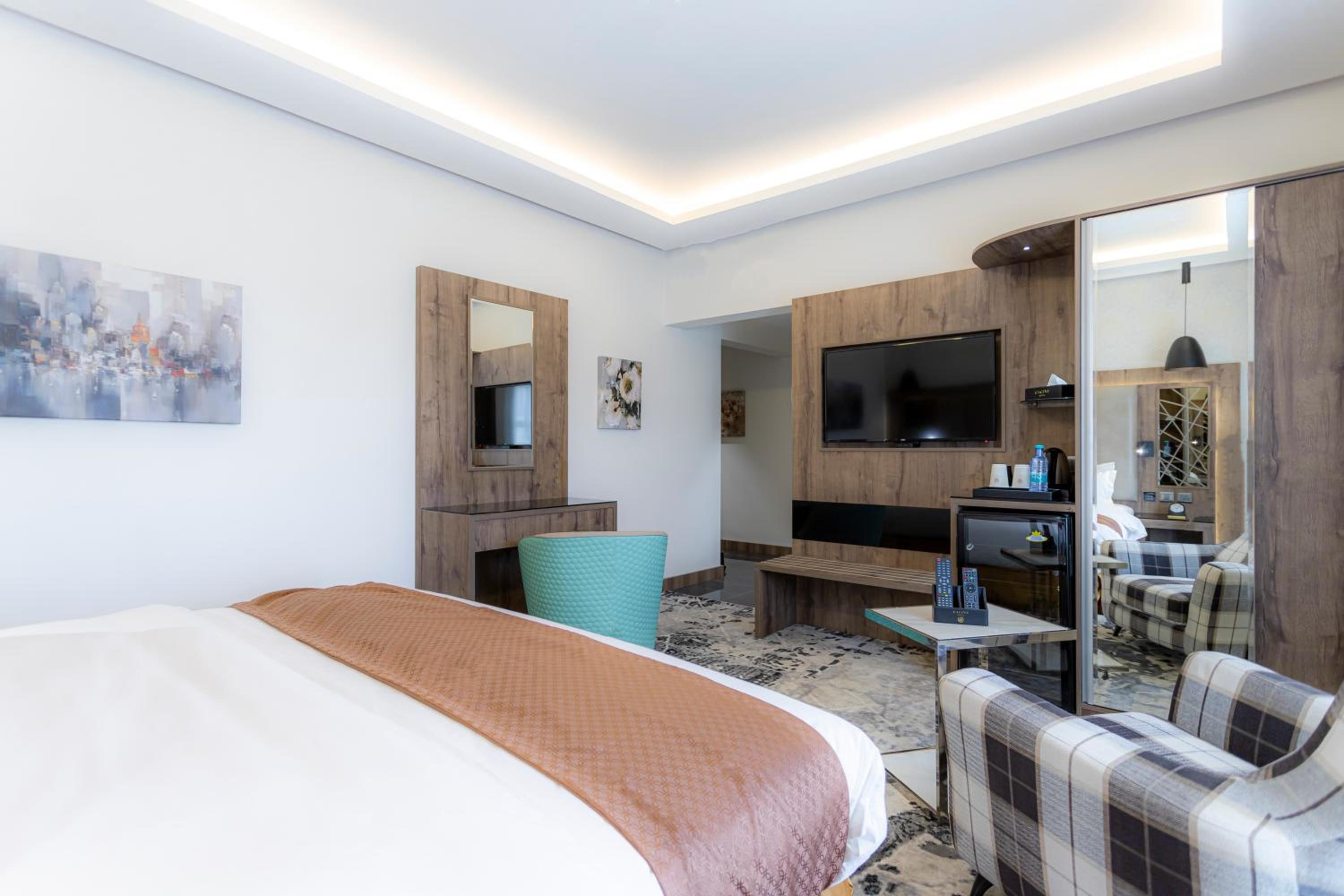 Deluxe King Room photo 2