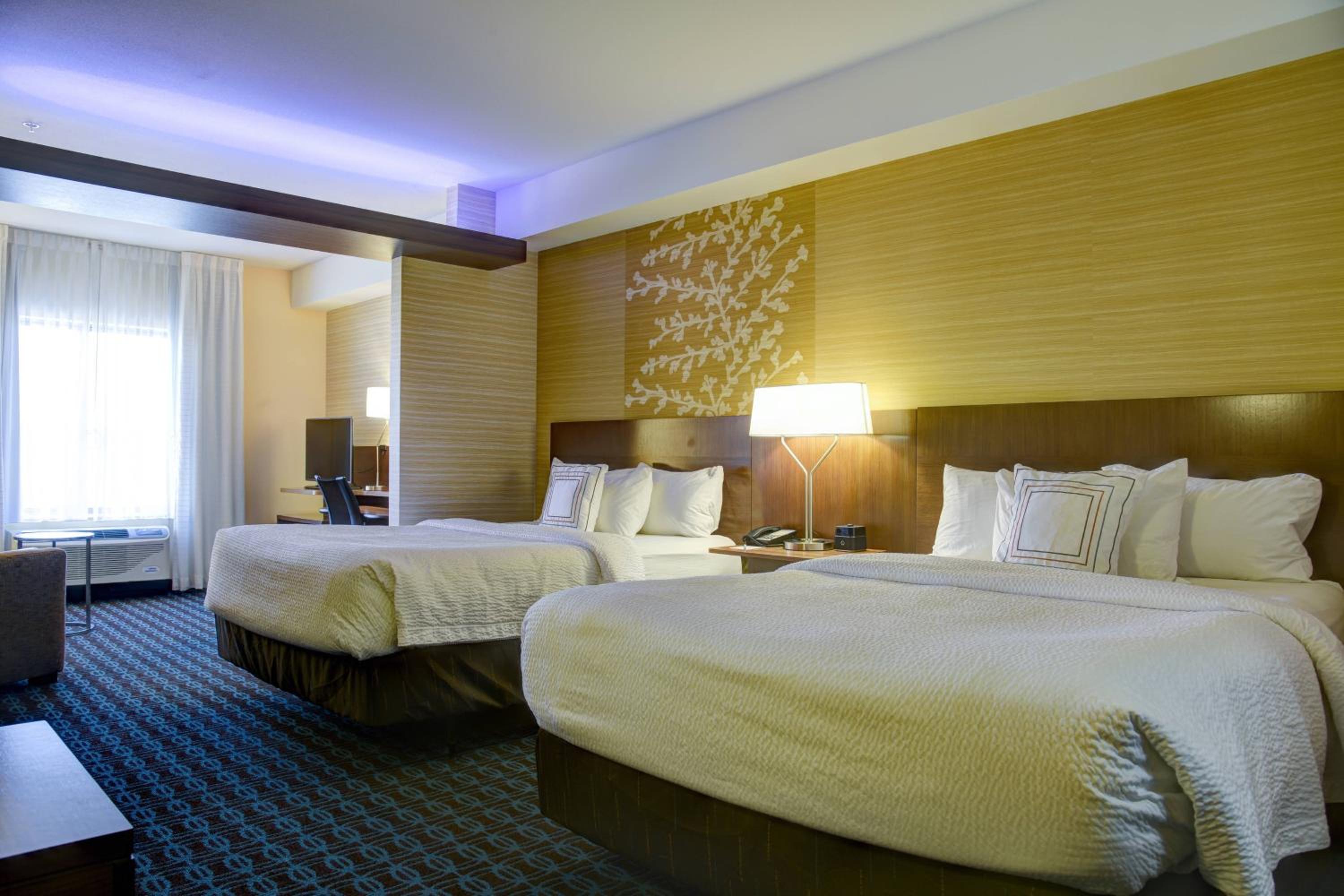 Queen Suite with Two Queen Bed