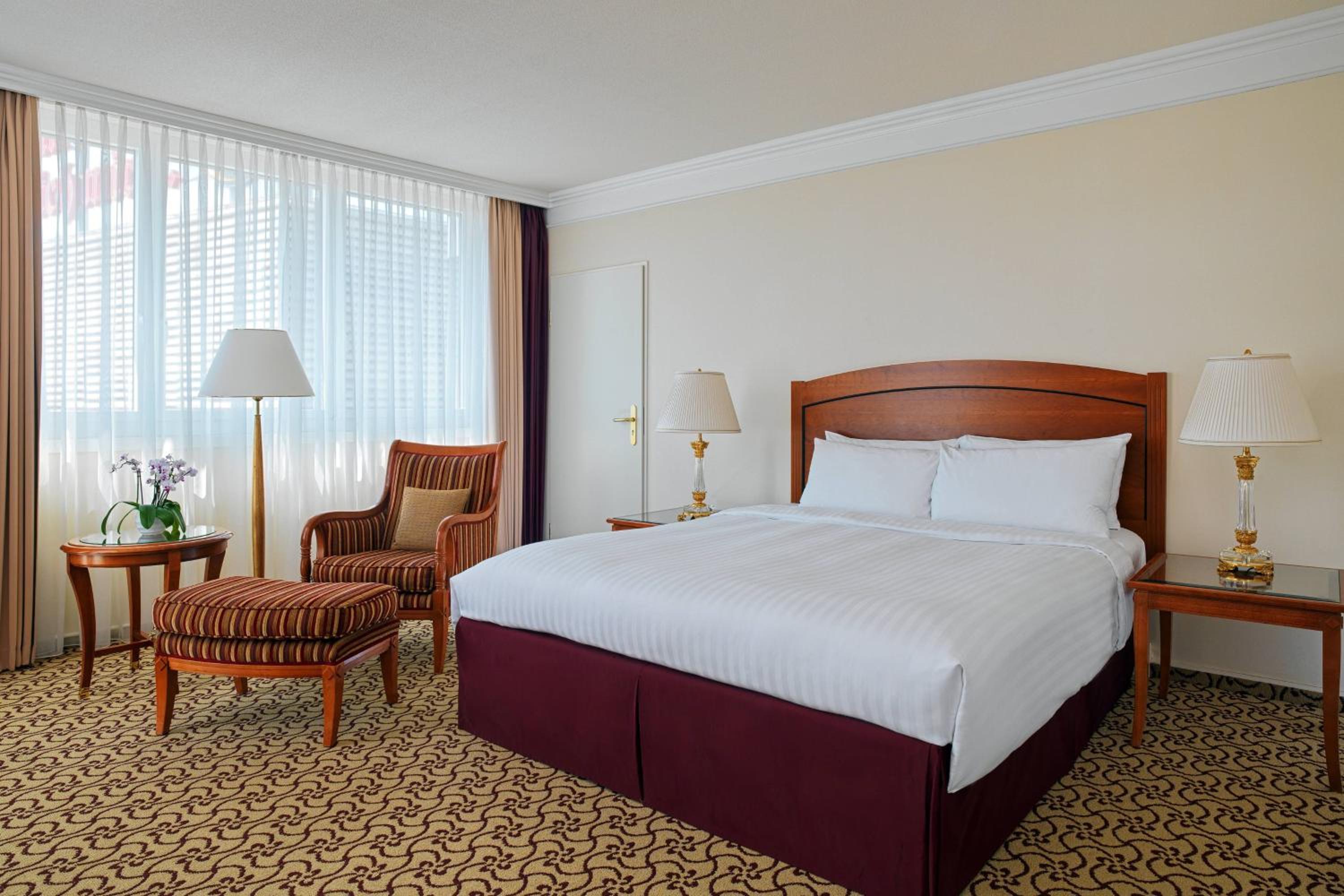 Executive lounge access Double Room with 1,8 x 6.6 ft Bed - Photo 1
