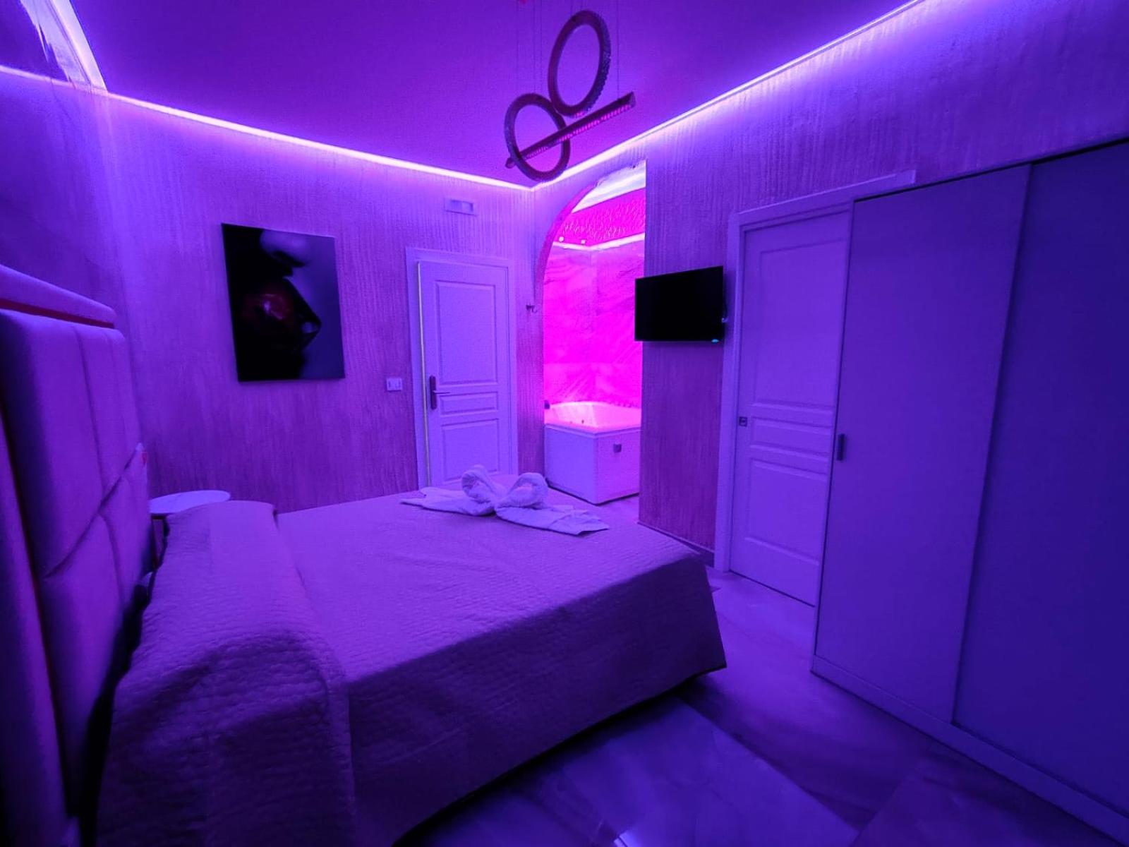 Deluxe Suite with Spa Bath photo 1