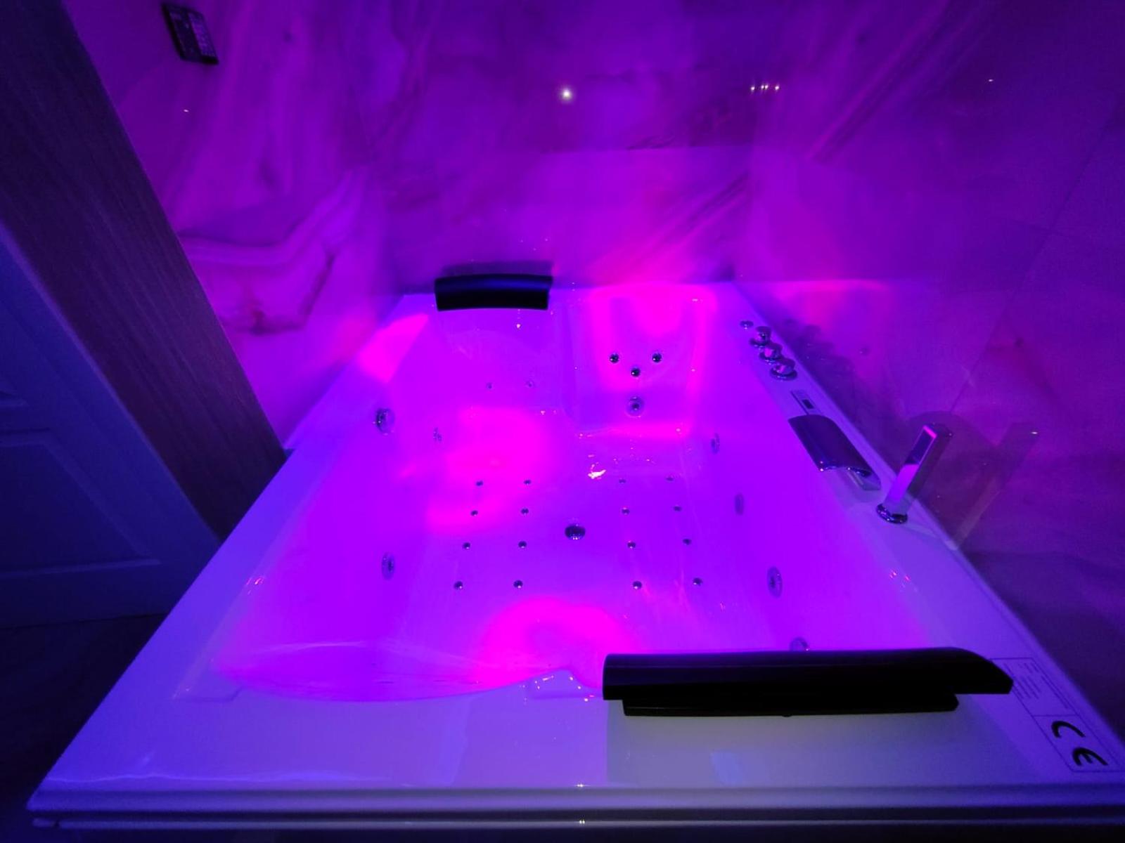 Deluxe Suite with Spa Bath photo 3
