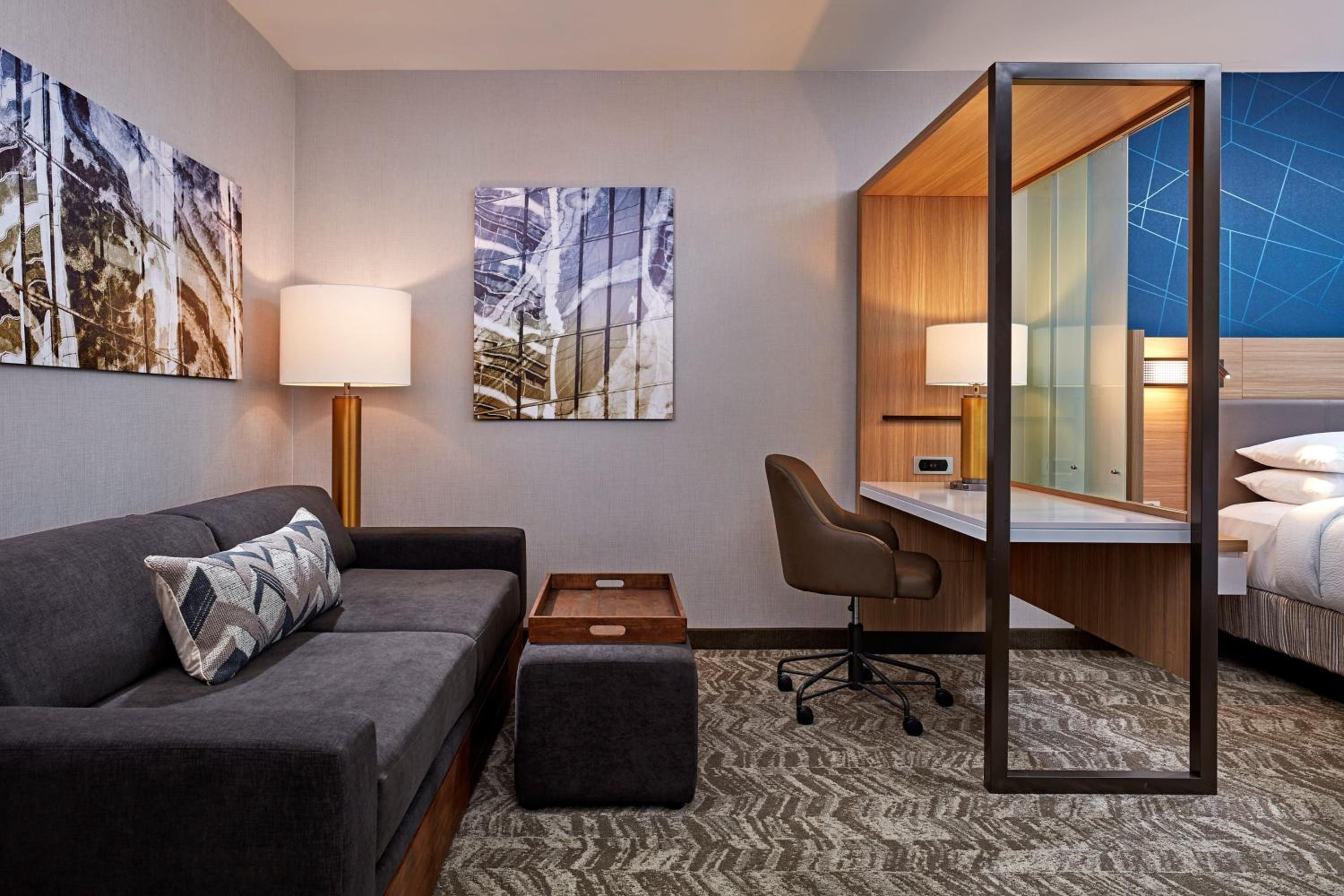King Suite with Trundle Bed photo 3
