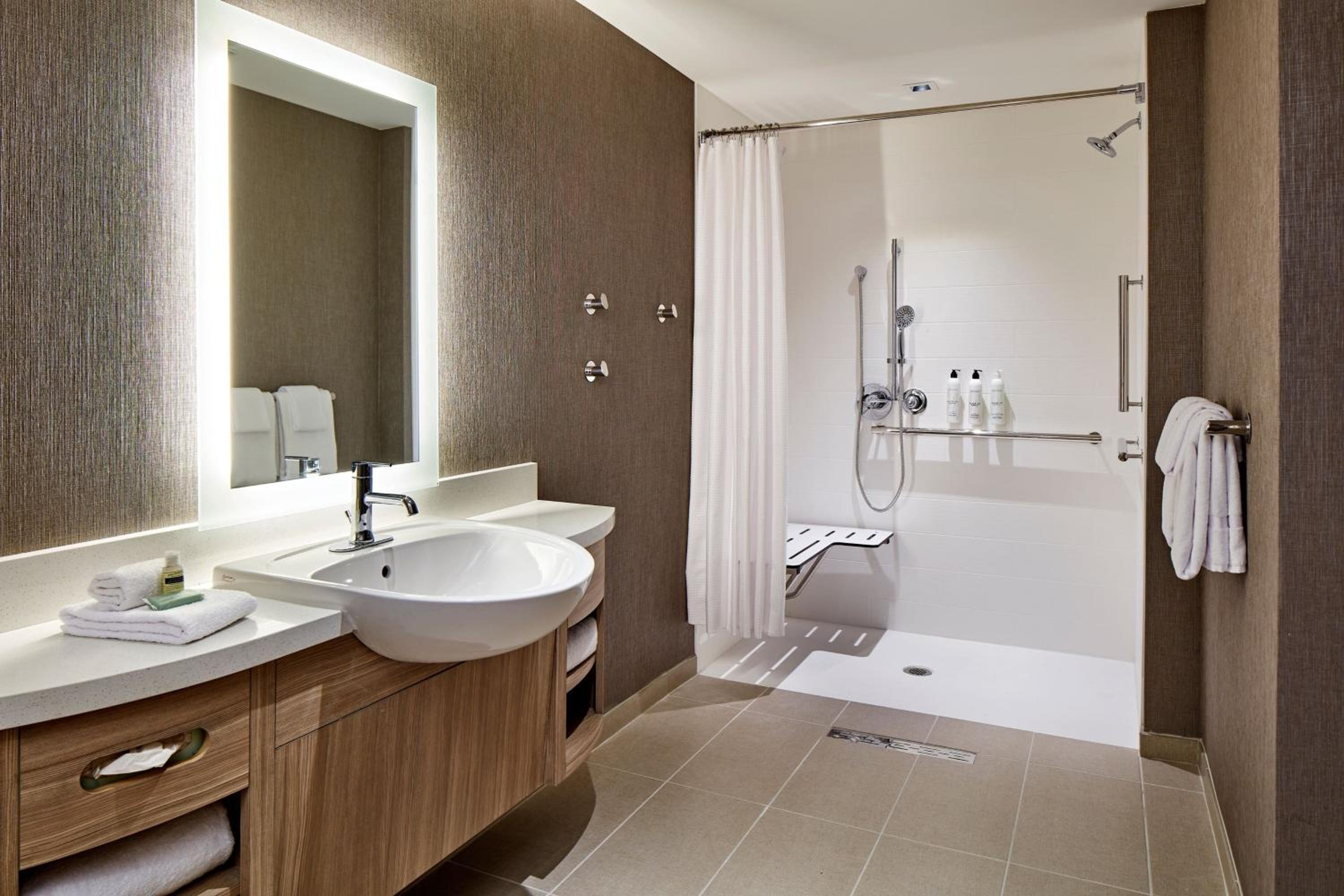 King Suite with Trundle Bed photo 2