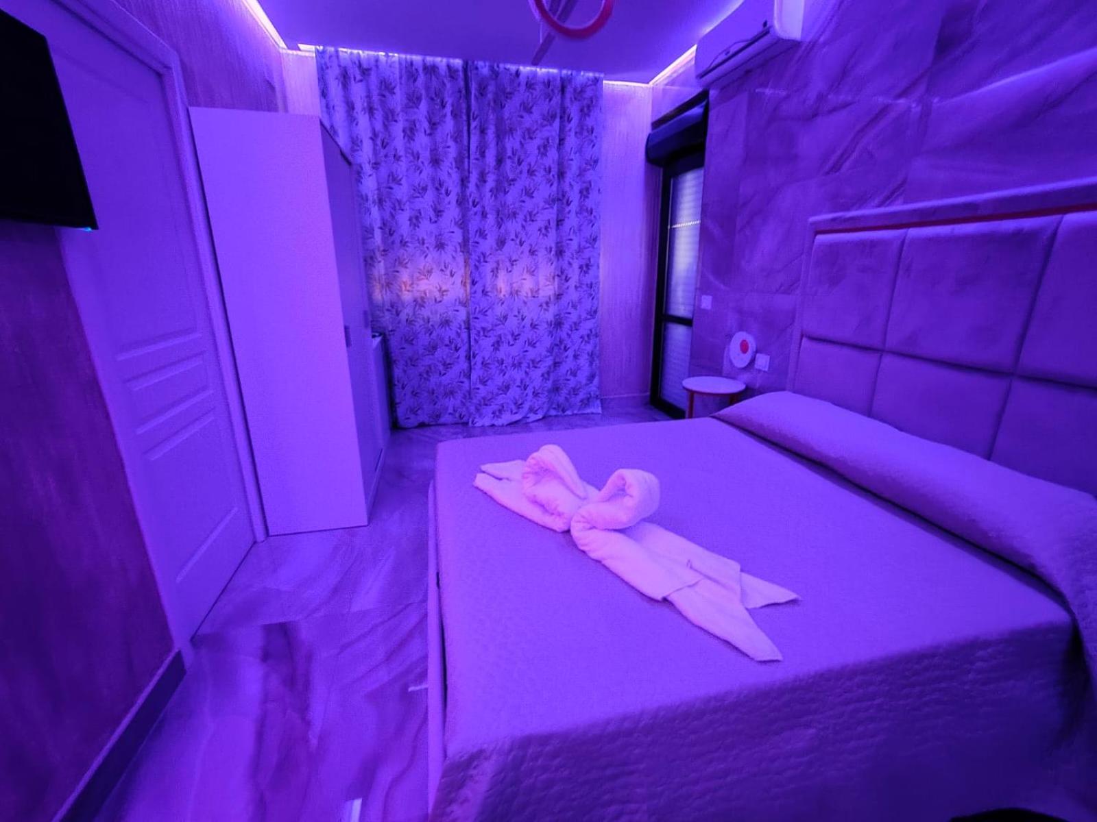 Deluxe Suite with Spa Bath photo 2