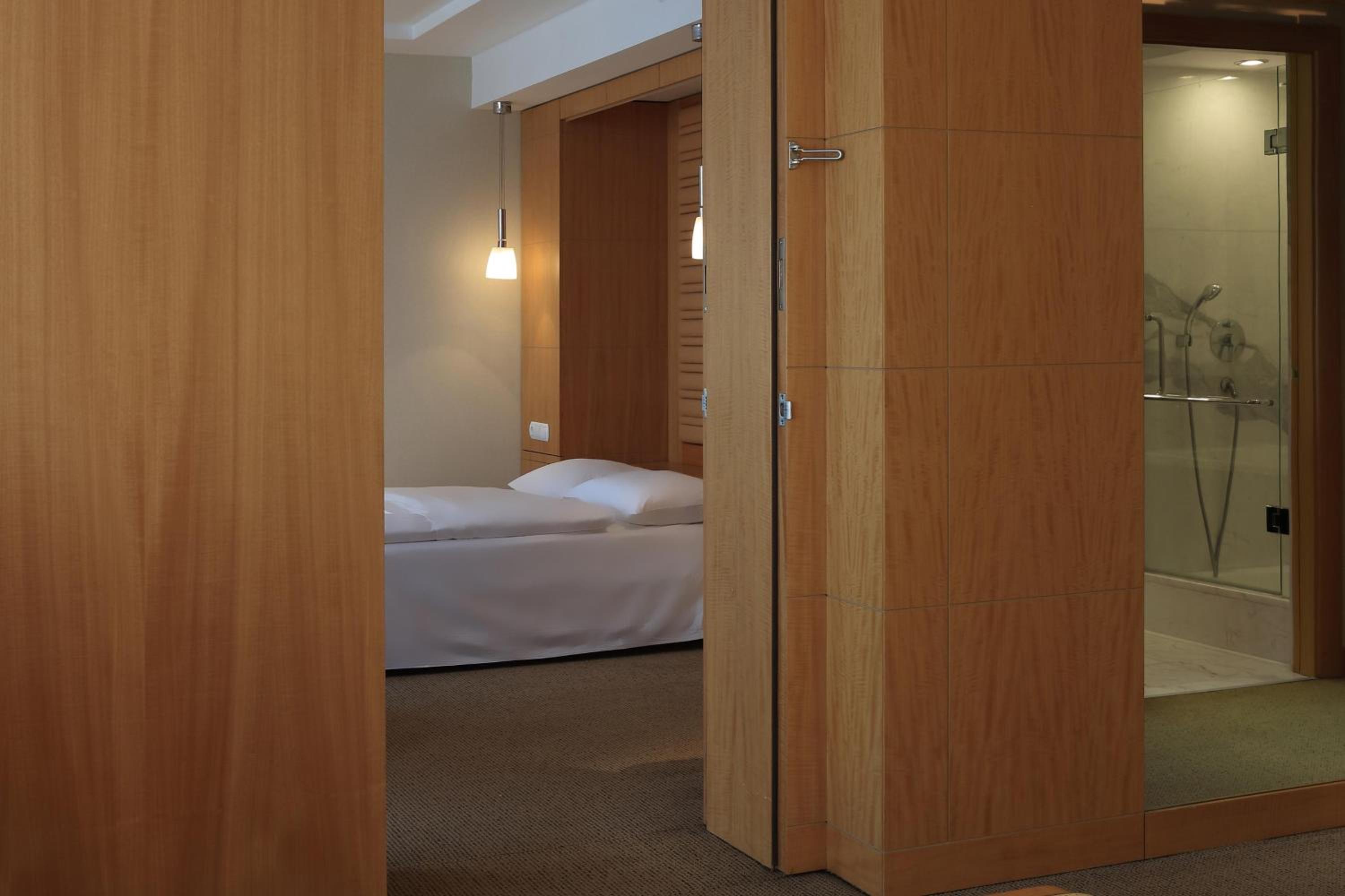 Deluxe Studio Room
