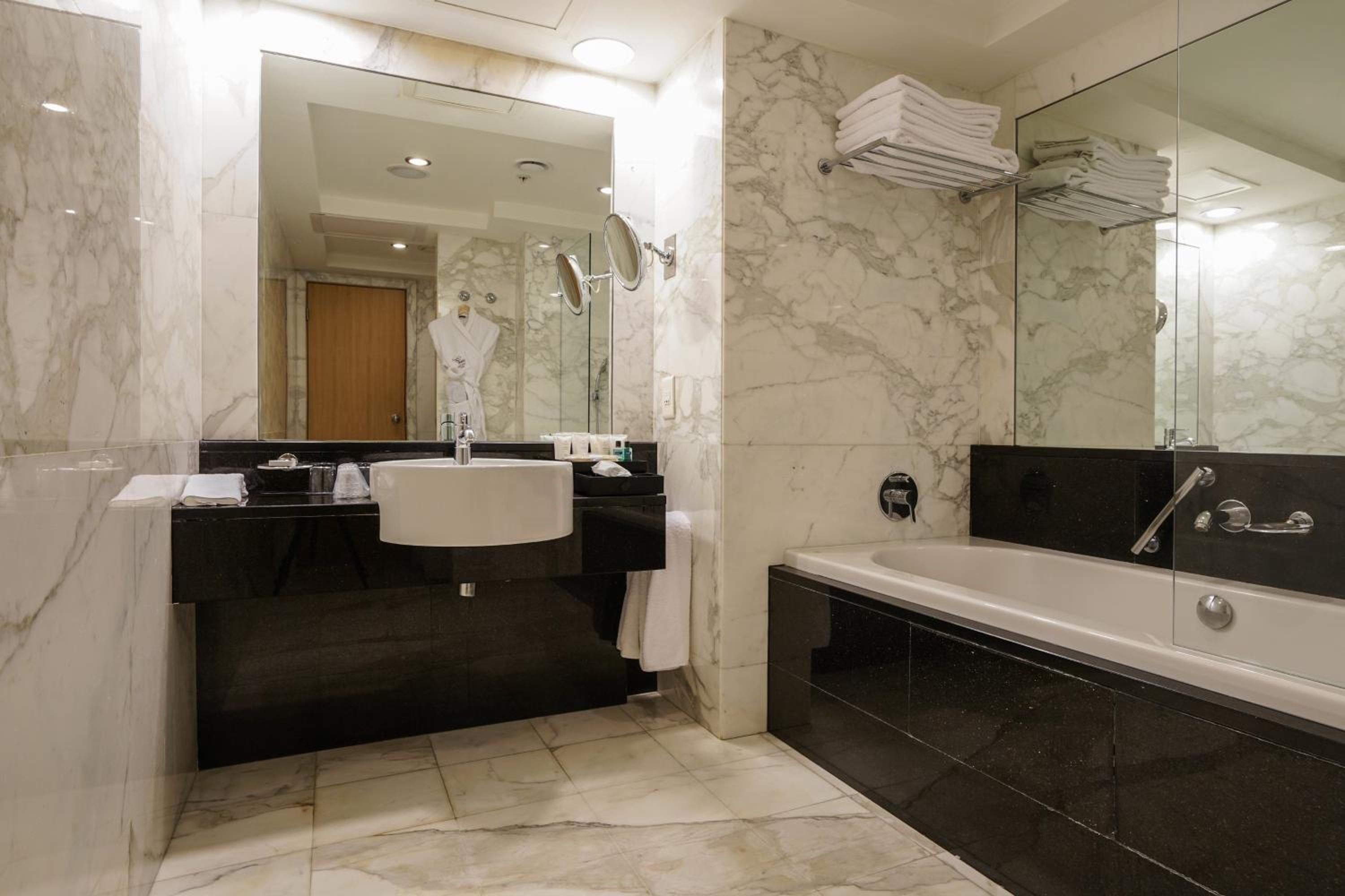 Two Bedroom Apart Suite - Photo 8