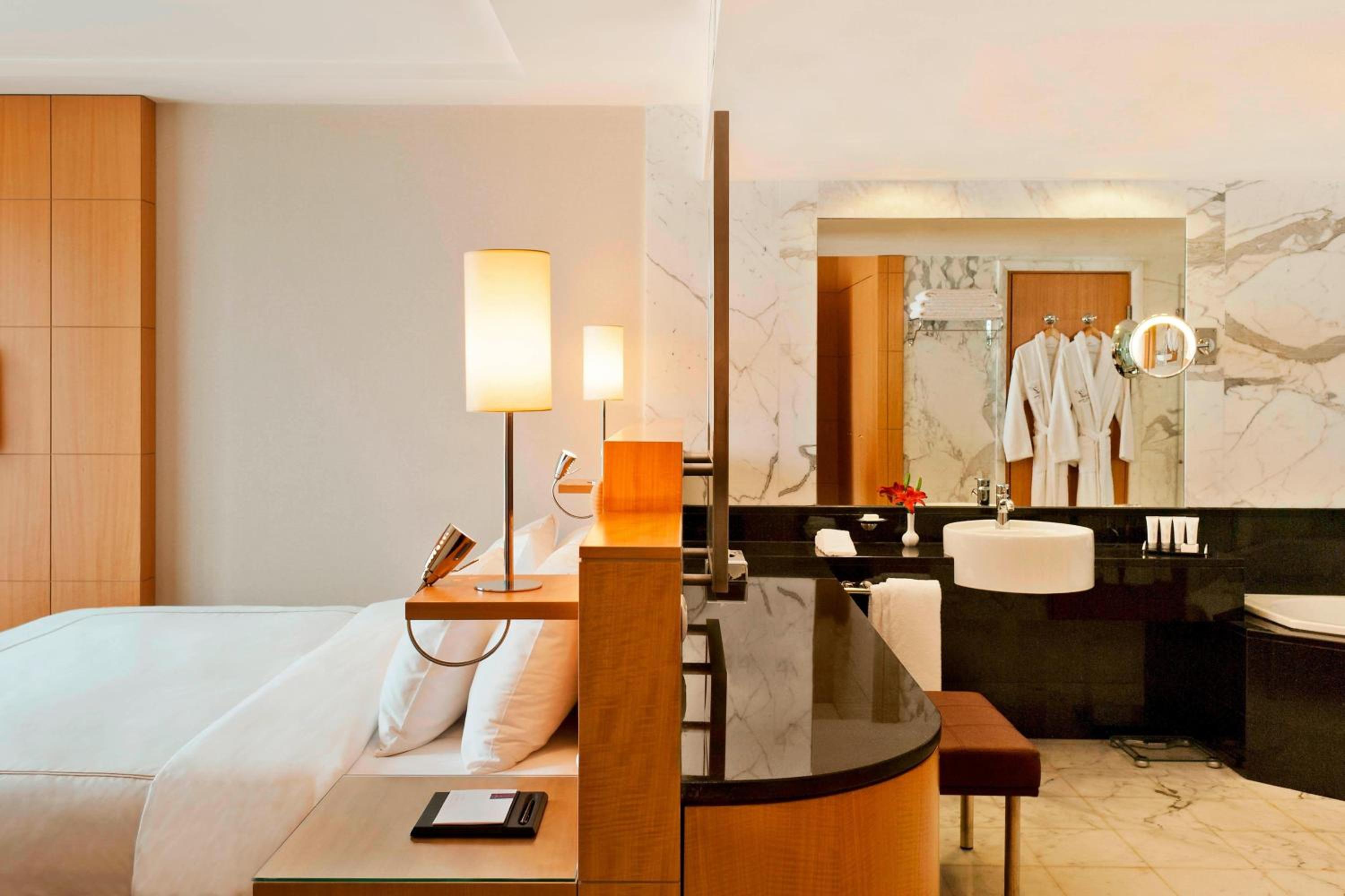 Deluxe Executive Suite
