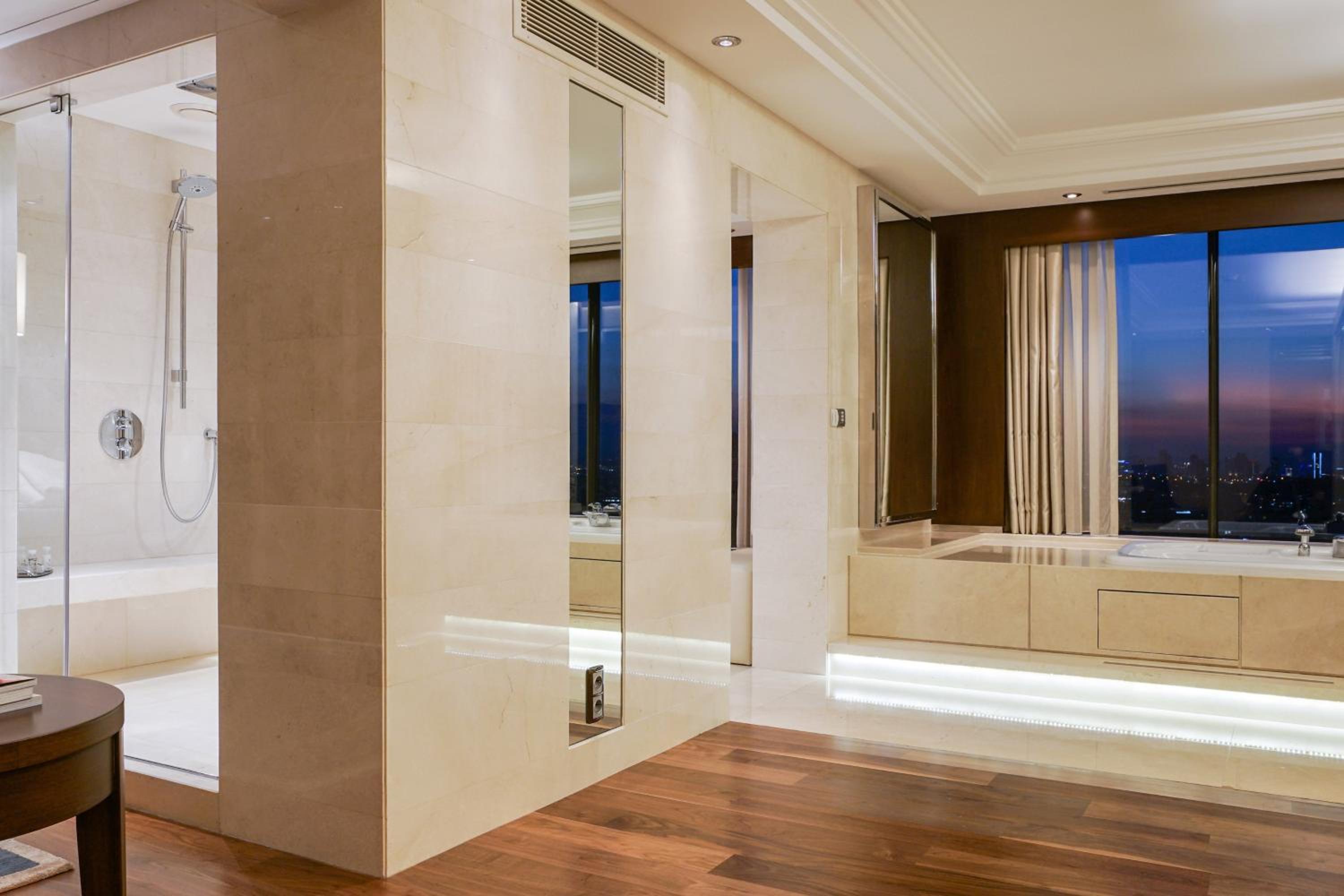 Lugal Suite